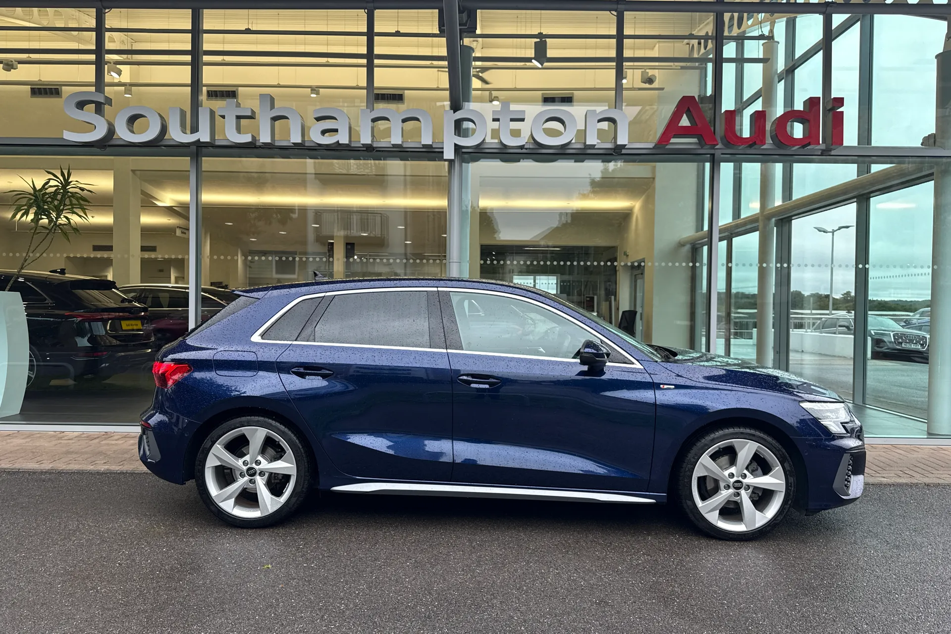 Audi A3 thumbnail image number 2