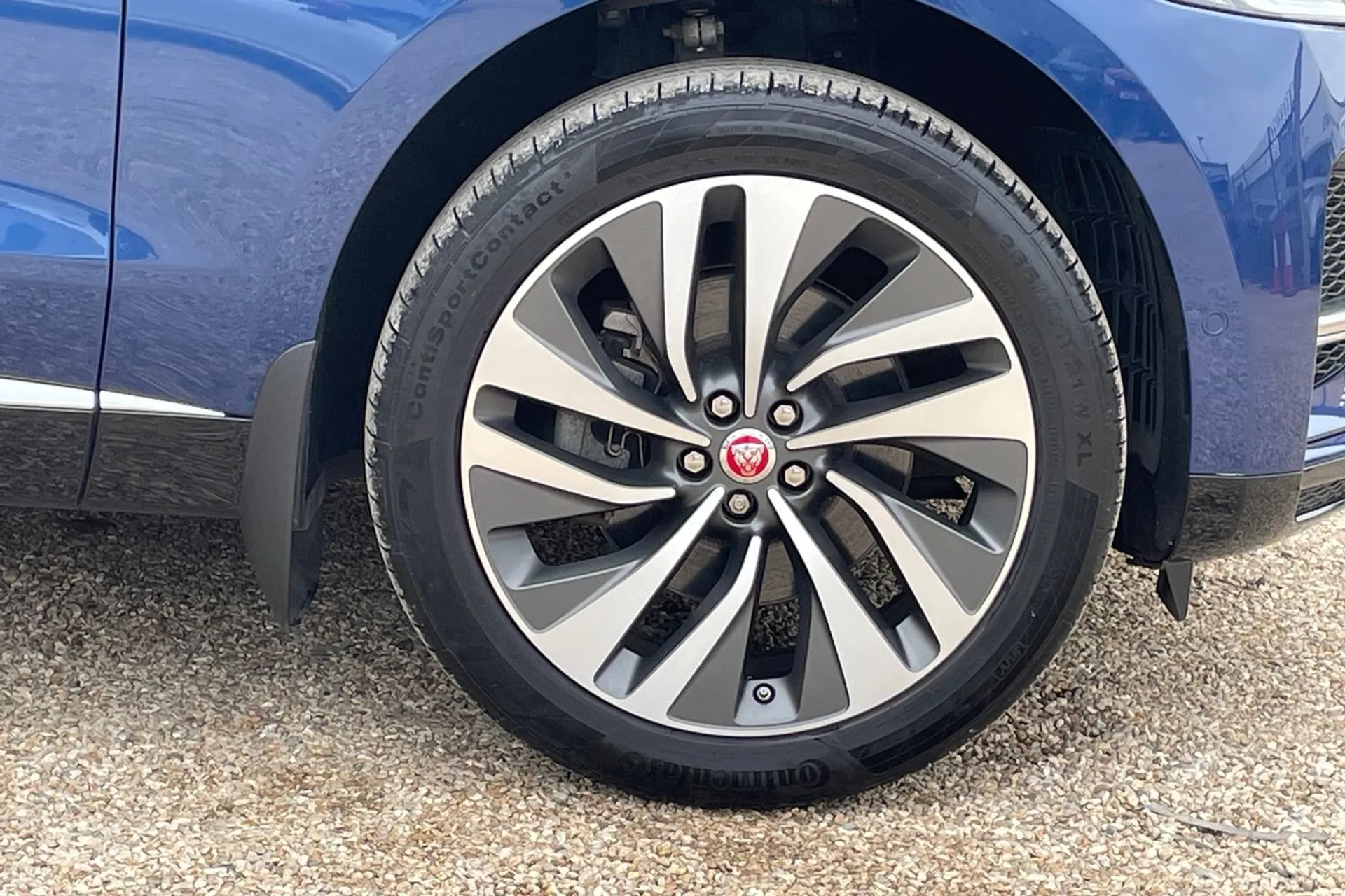 Jaguar F-PACE thumbnail image number 14
