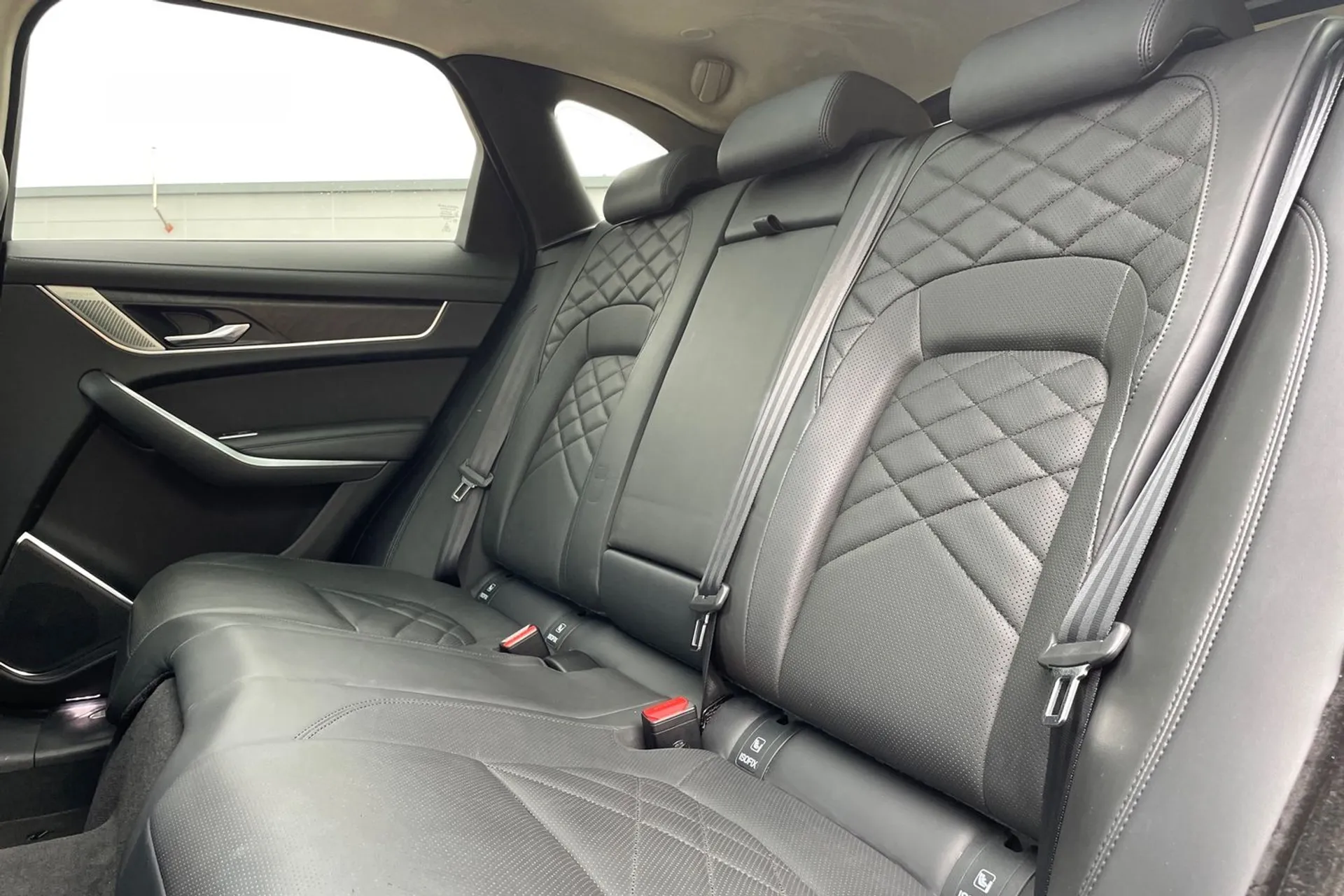Jaguar F-PACE thumbnail image number 31