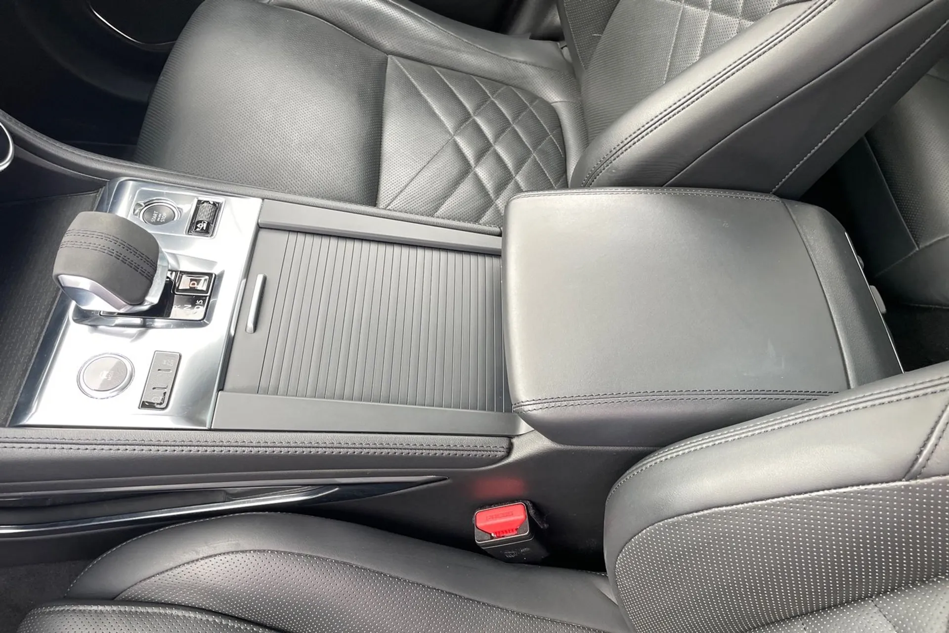 Jaguar F-PACE thumbnail image number 41