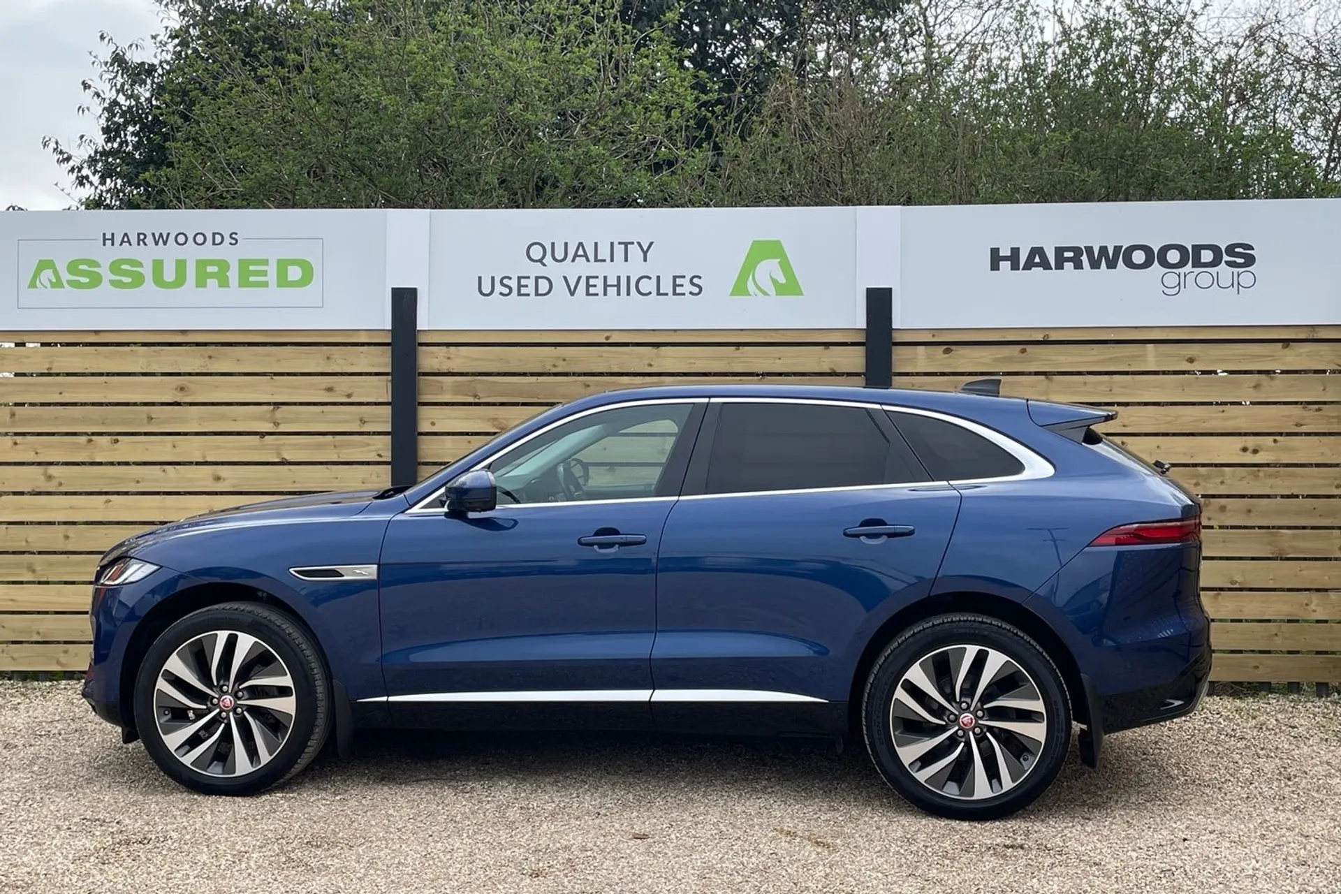Jaguar F-PACE thumbnail image number 11