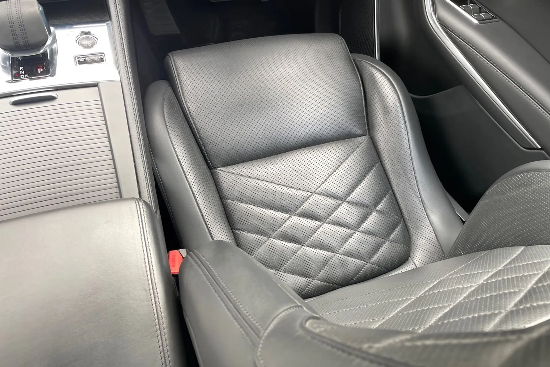 Jaguar F-PACE thumbnail image number 34