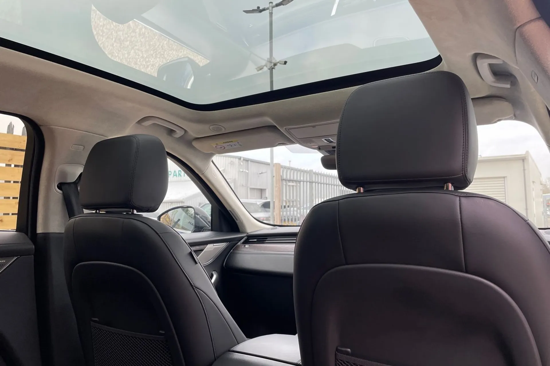Jaguar F-PACE thumbnail image number 24