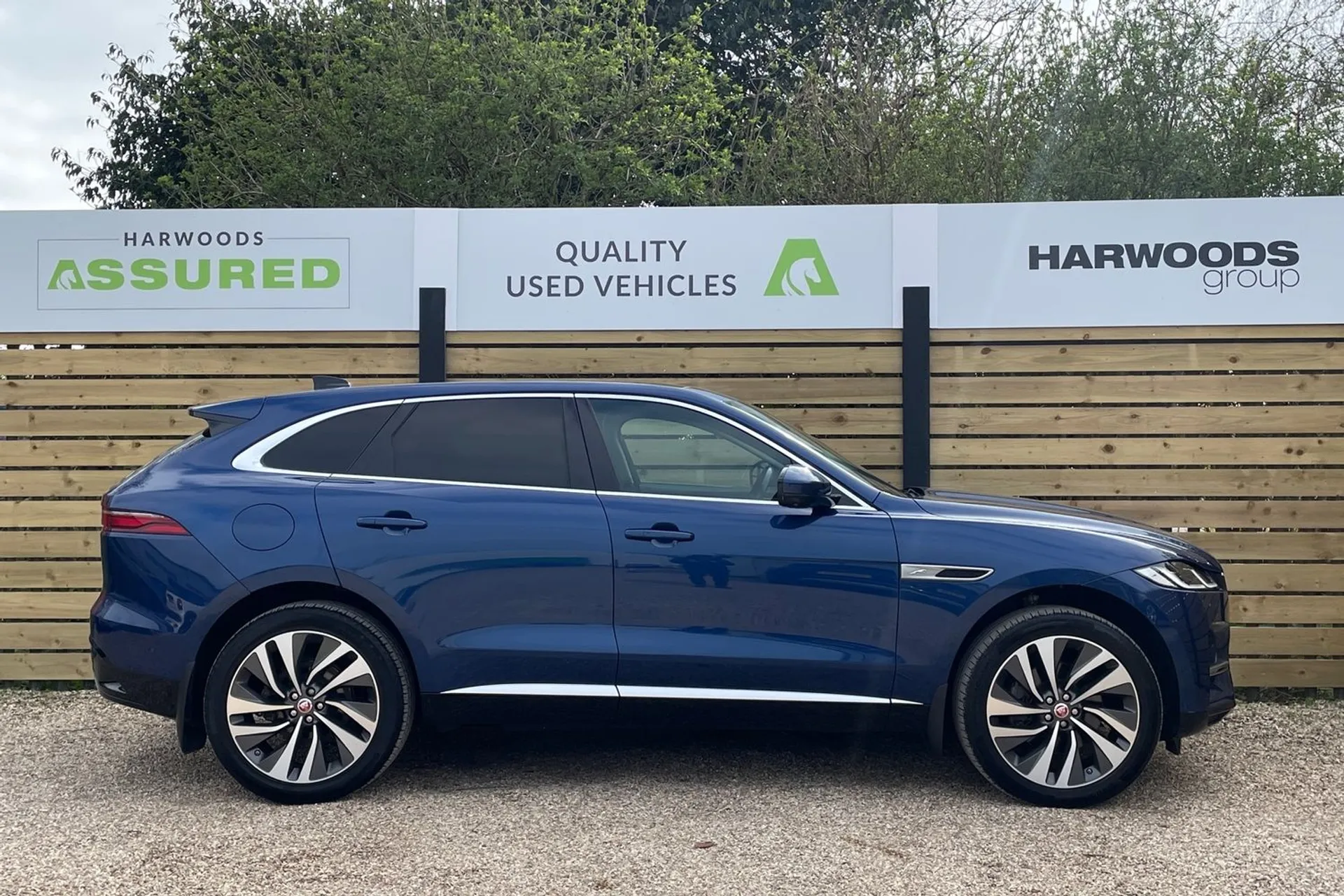 Jaguar F-PACE thumbnail image number 2