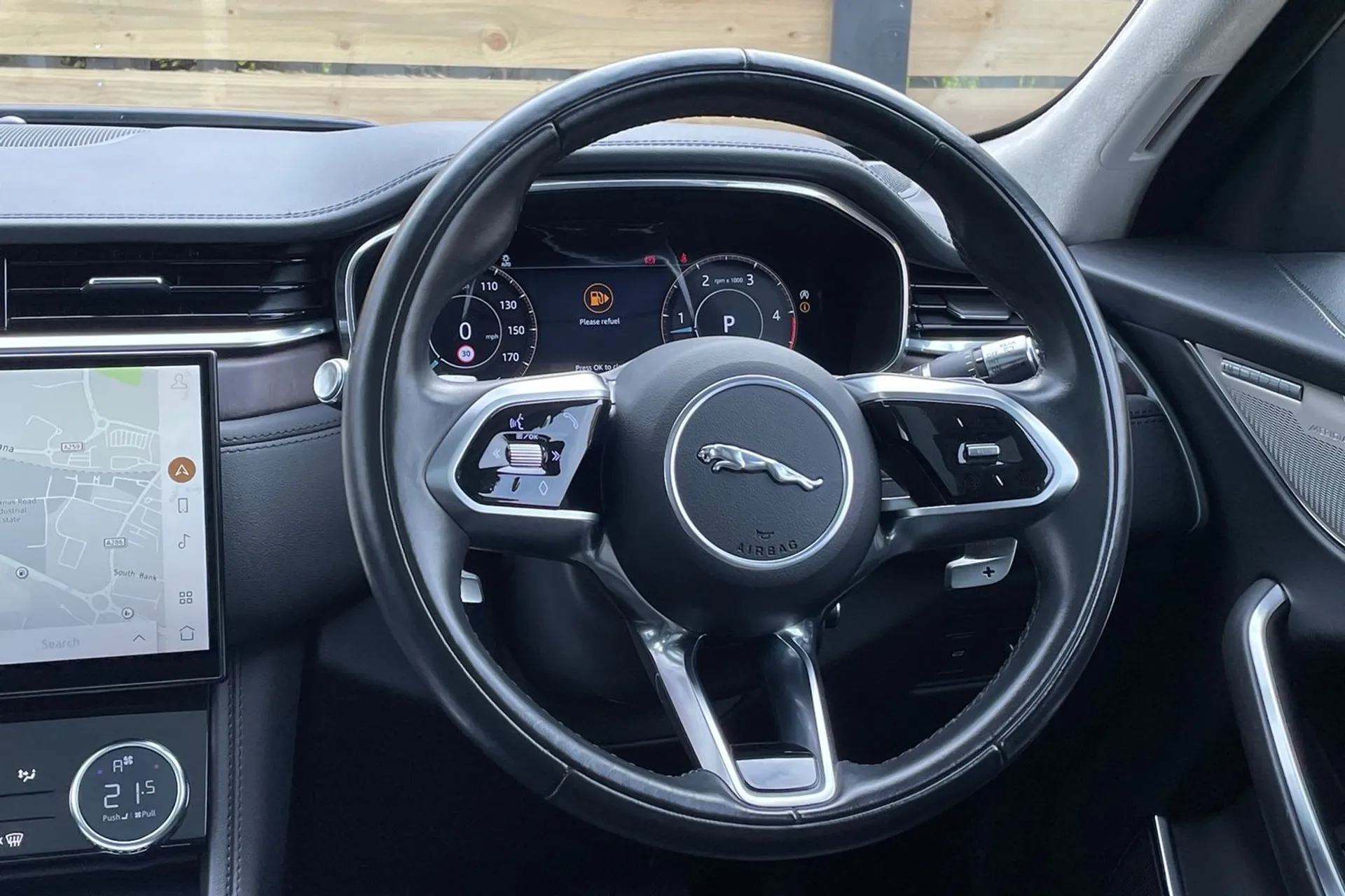 Jaguar F-PACE thumbnail image number 35