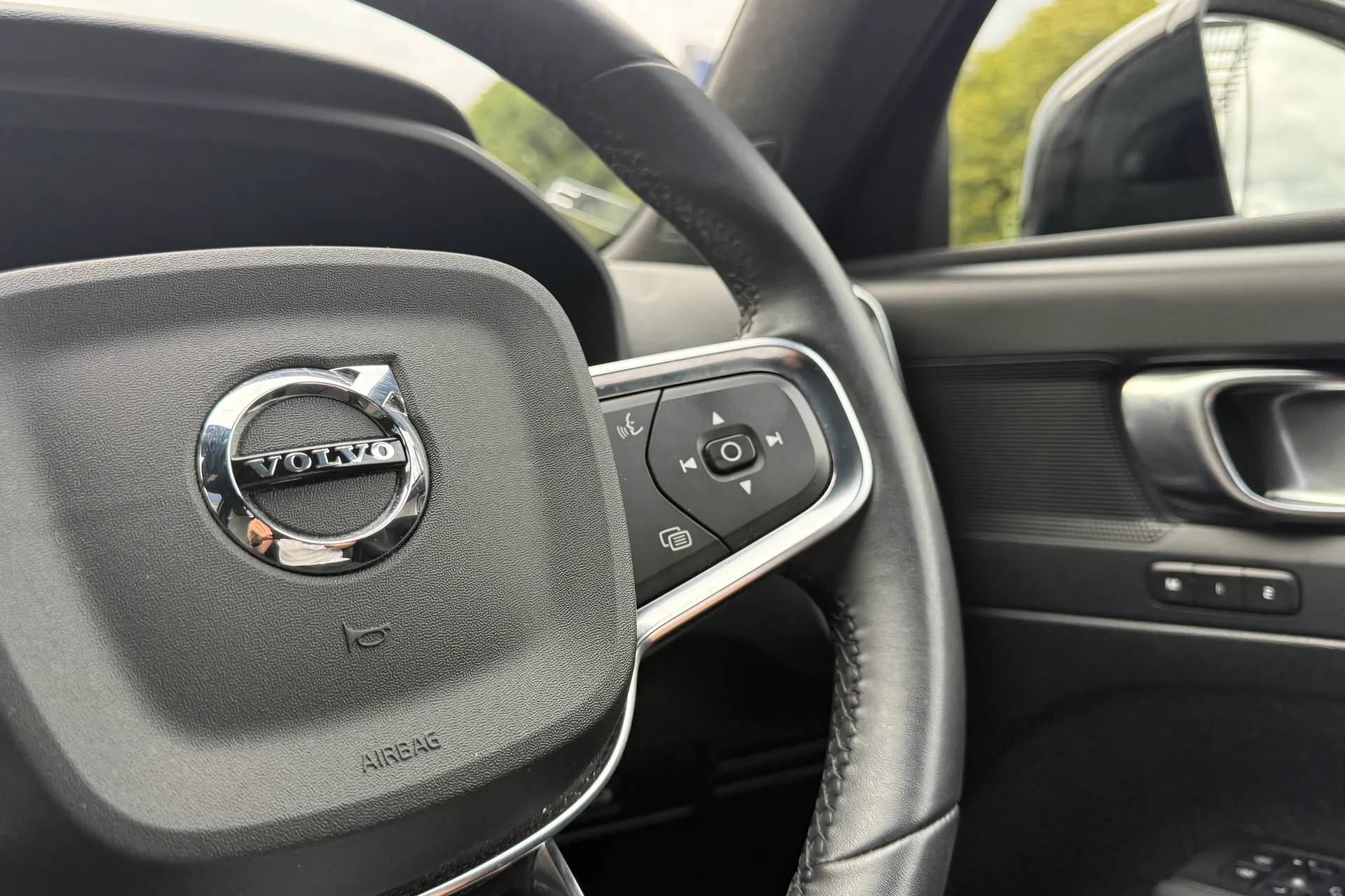 Volvo XC40 thumbnail image number 36