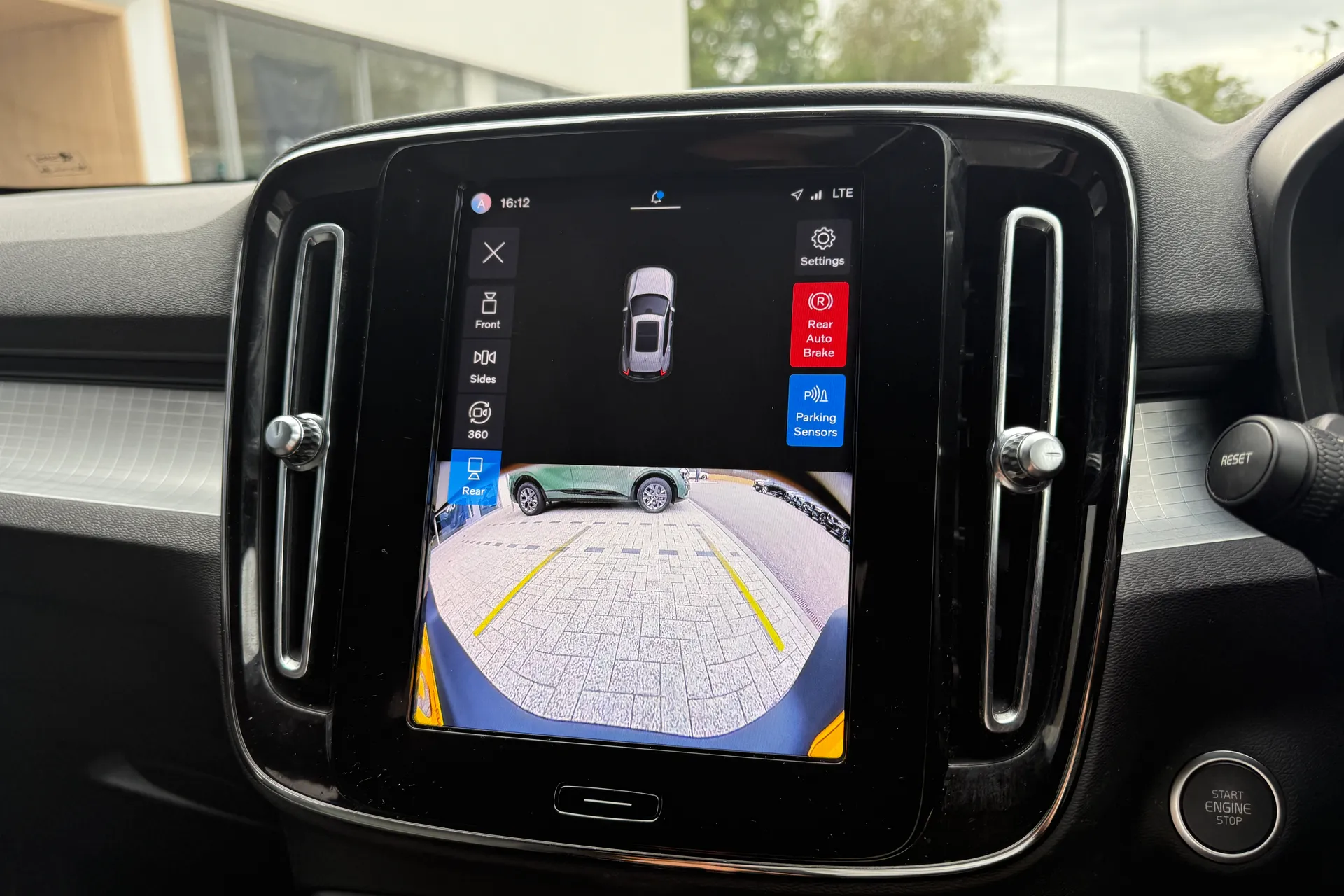 Volvo XC40 thumbnail image number 40