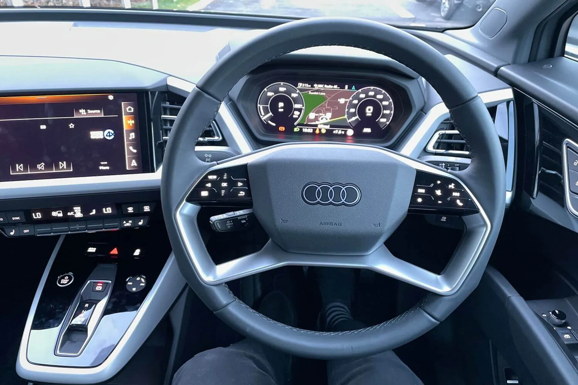 Audi Q4 thumbnail image number 9