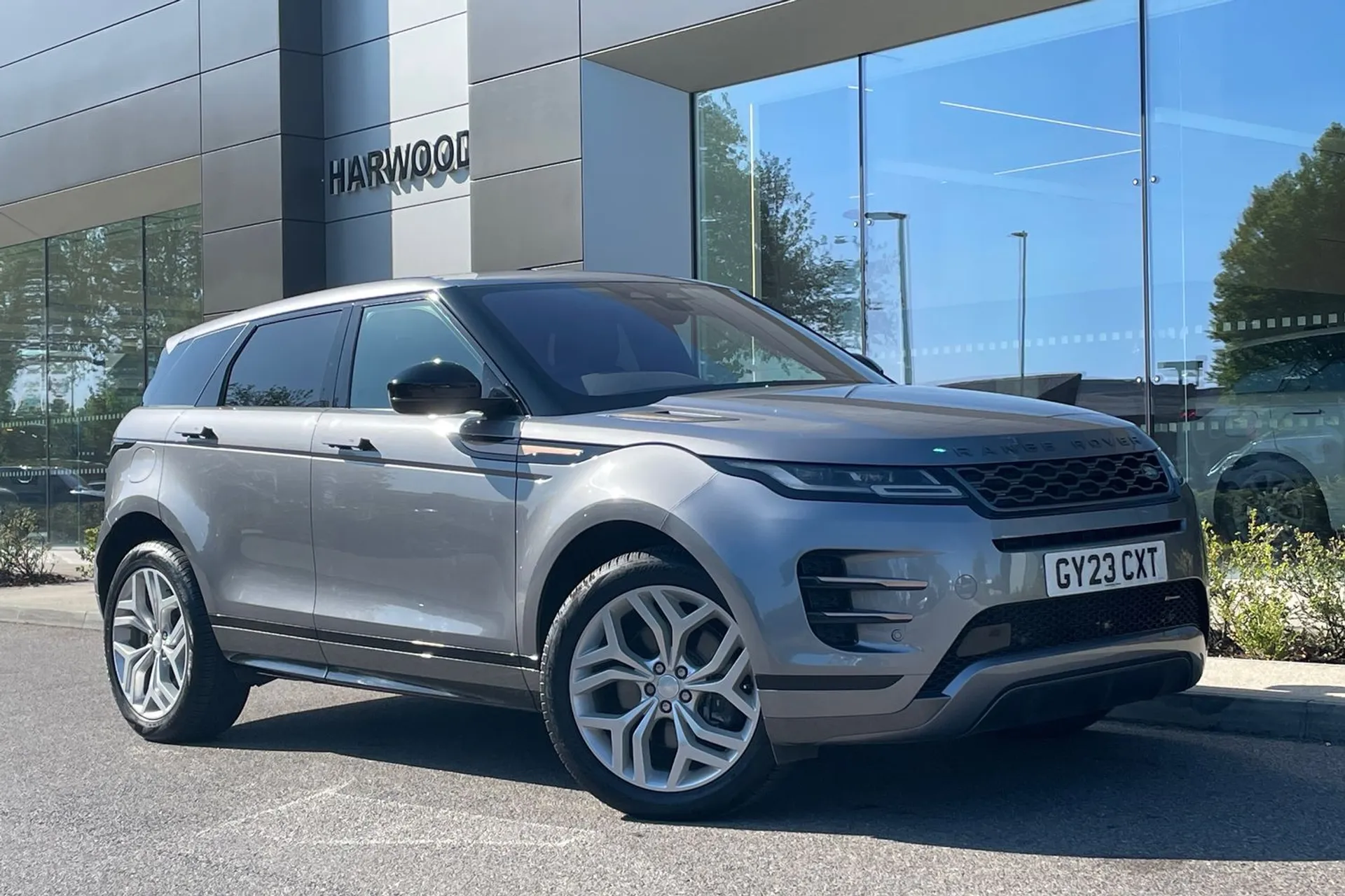 LAND ROVER RANGE ROVER EVOQUE focused image