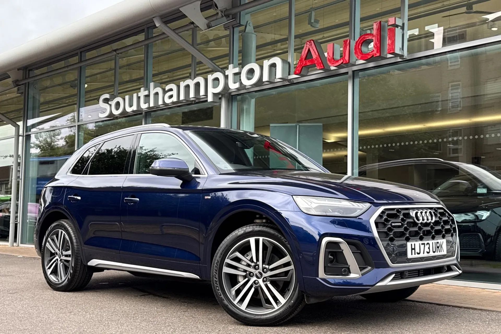 Audi Q5 focused image