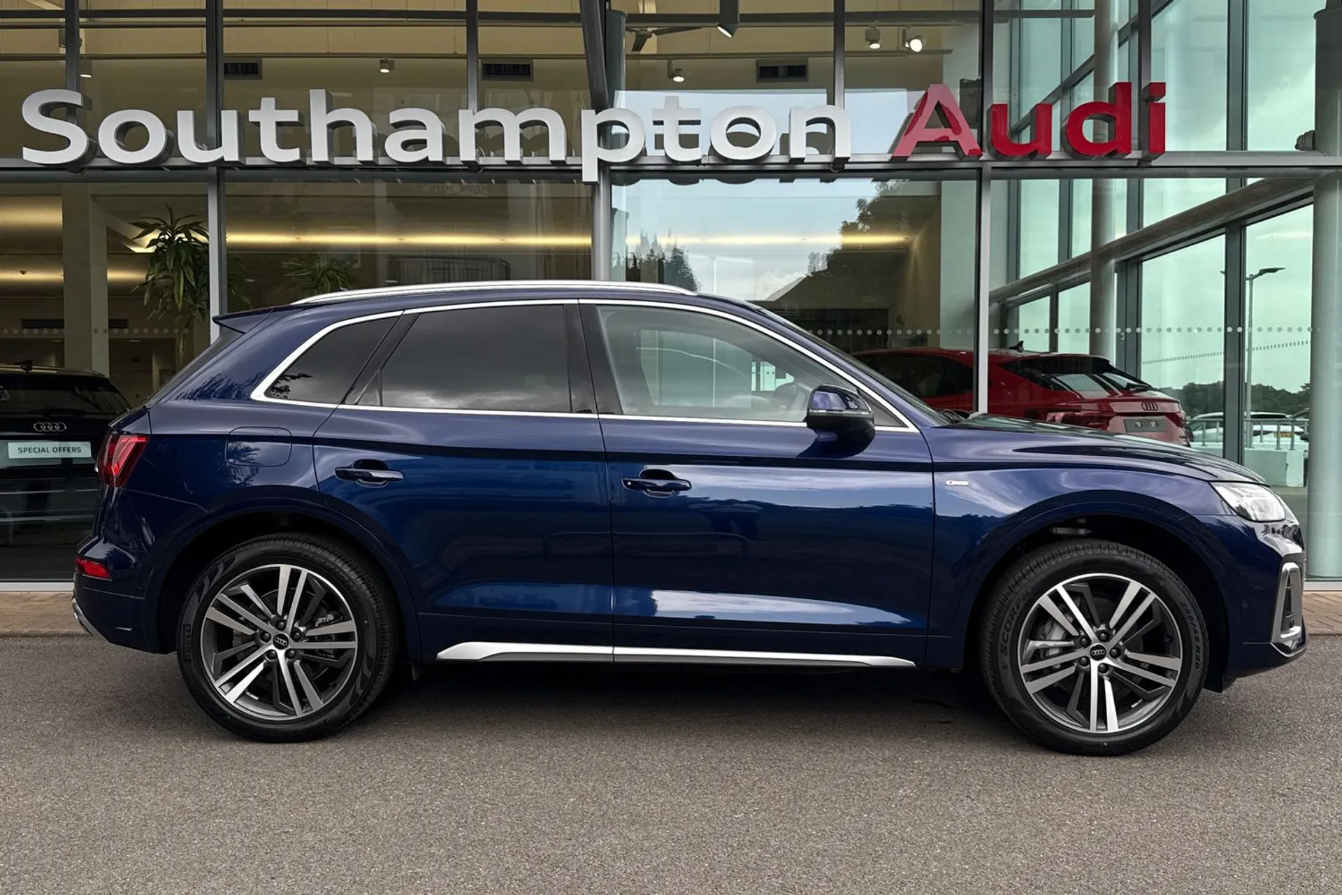 Audi Q5 thumbnail image number 2