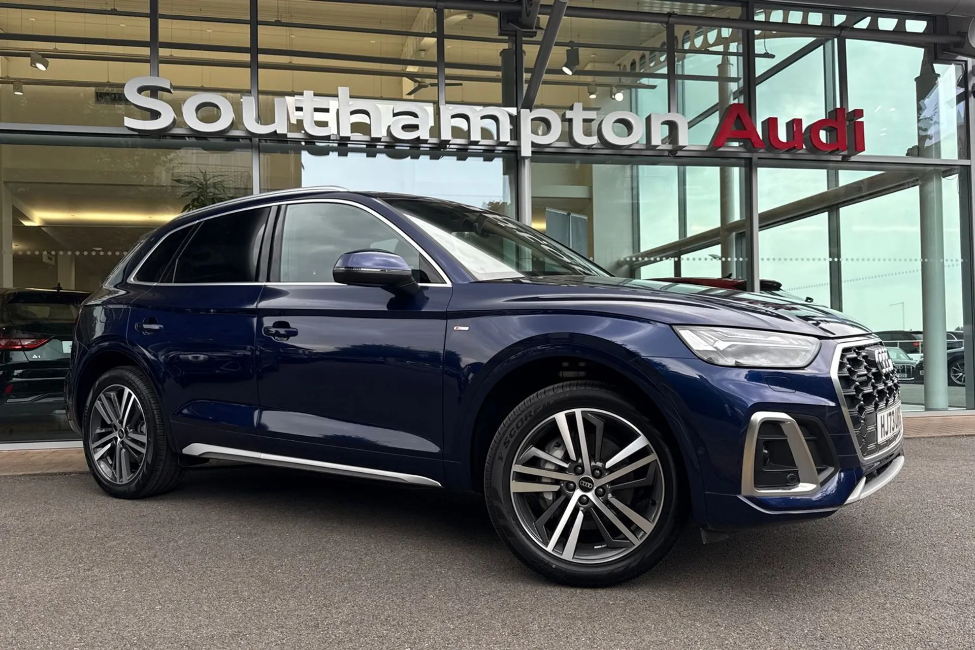 Audi Q5 focused image