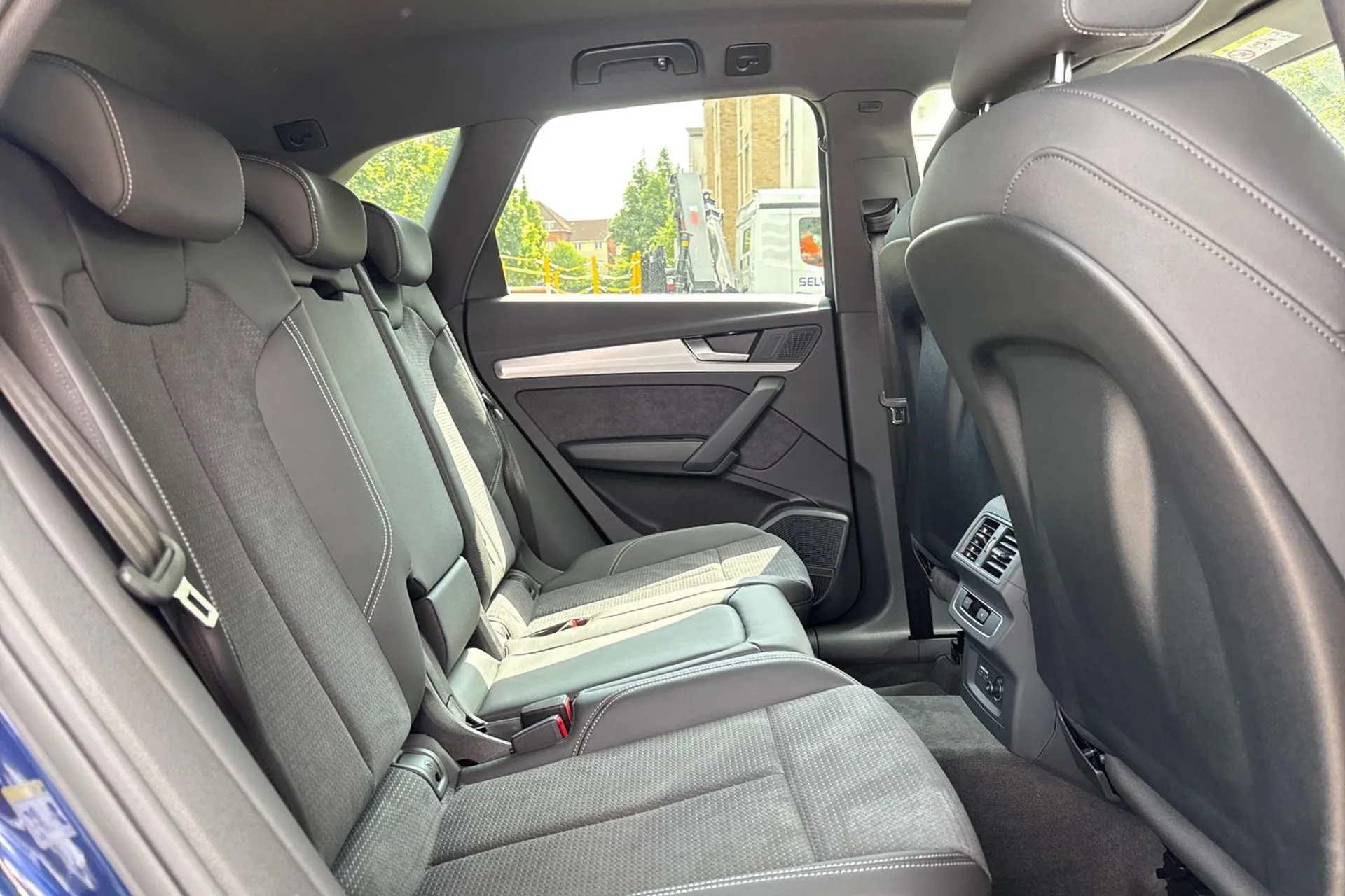 Audi Q5 thumbnail image number 21