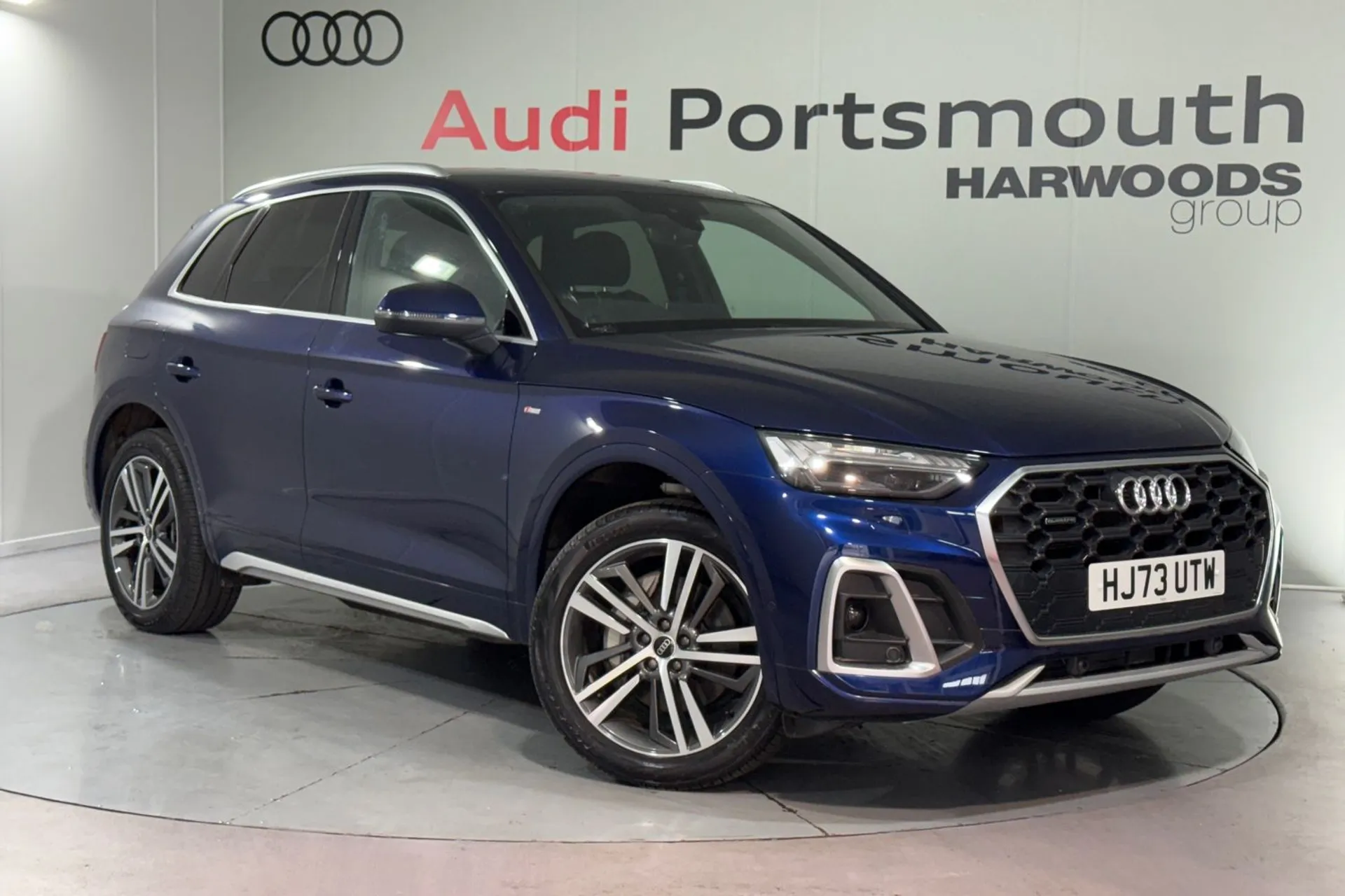Audi Q5 focused image