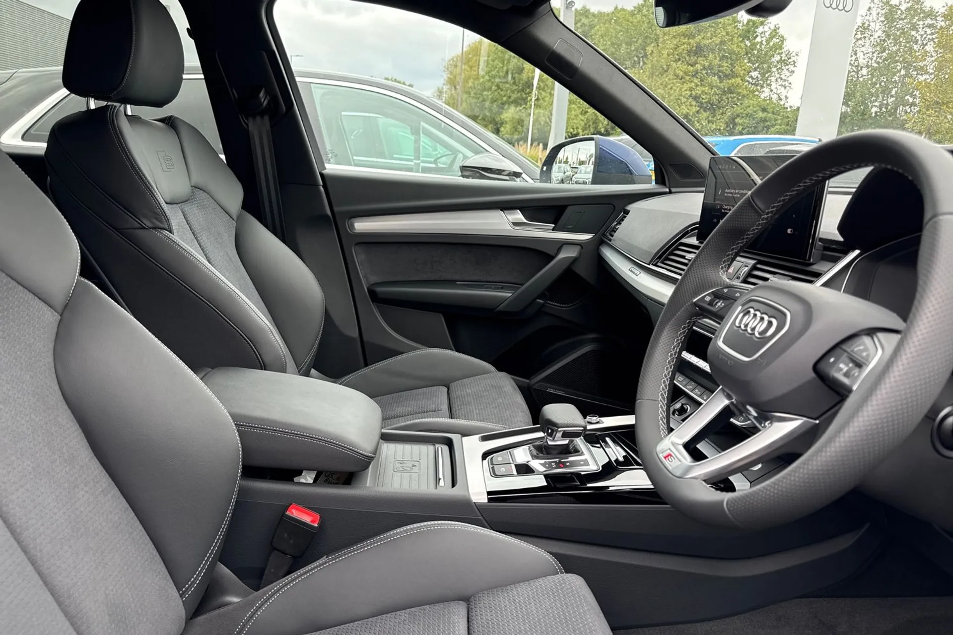 Audi Q5 thumbnail image number 24