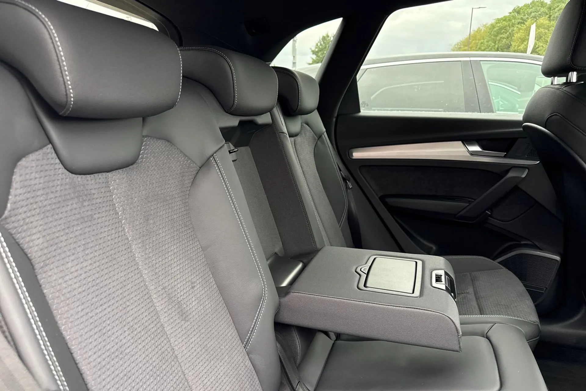 Audi Q5 thumbnail image number 21