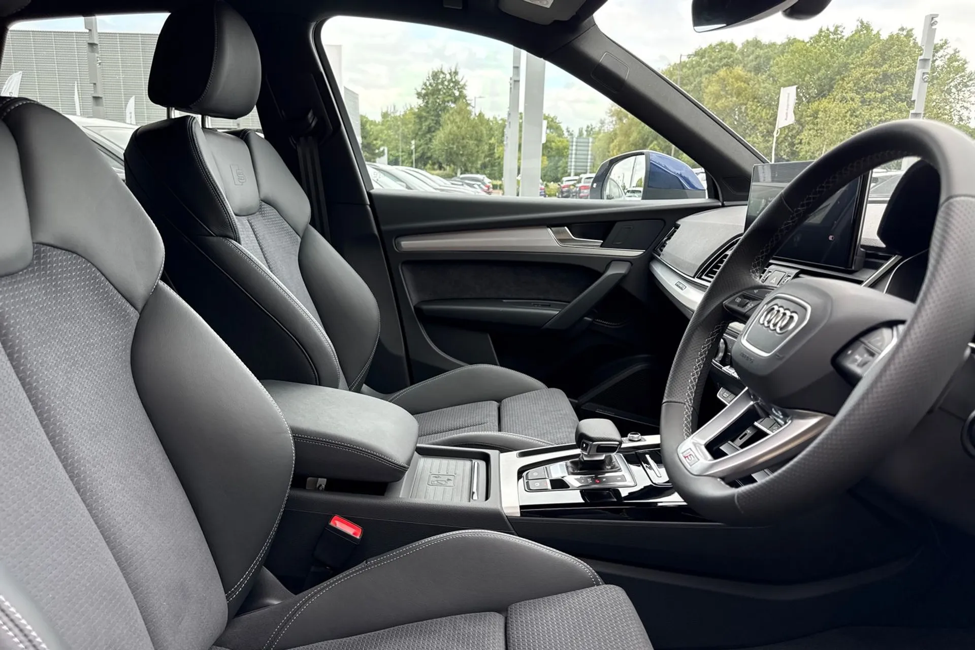 Audi Q5 thumbnail image number 25