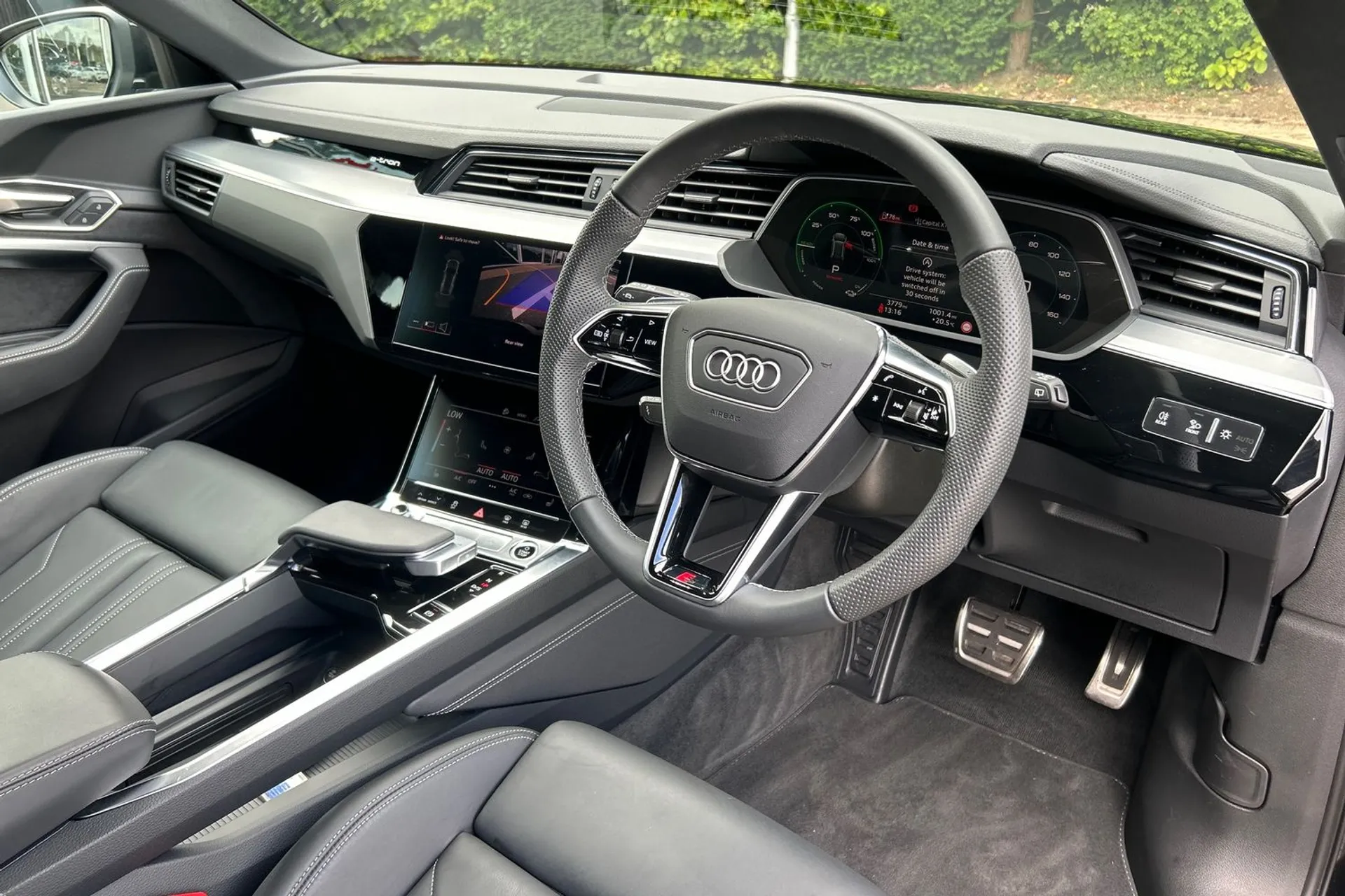 Audi Q8 thumbnail image number 25