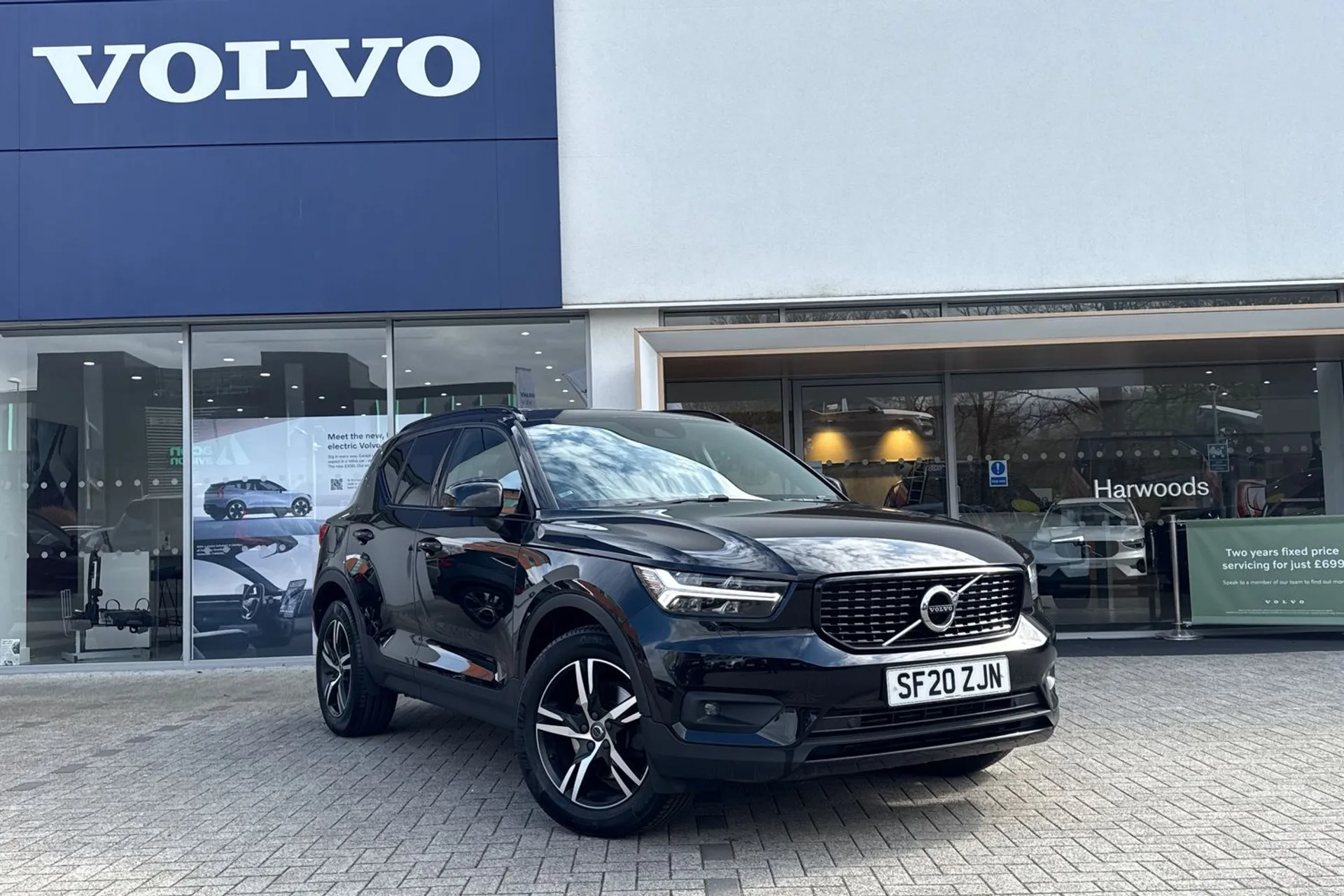 Volvo XC40 focused image