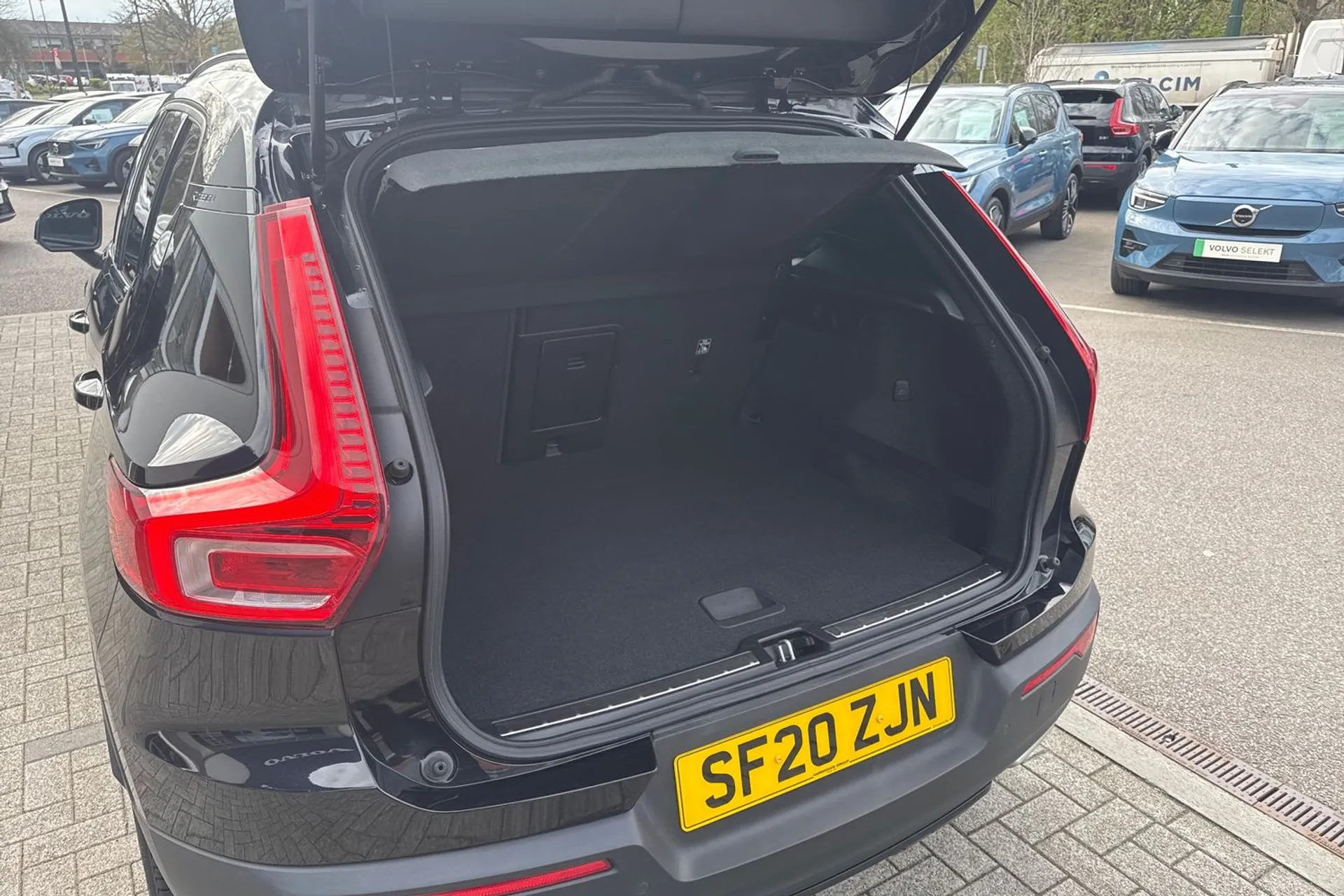 Volvo XC40 thumbnail image number 22