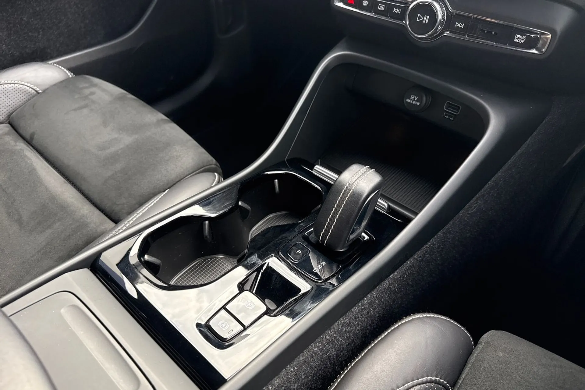 Volvo XC40 thumbnail image number 43