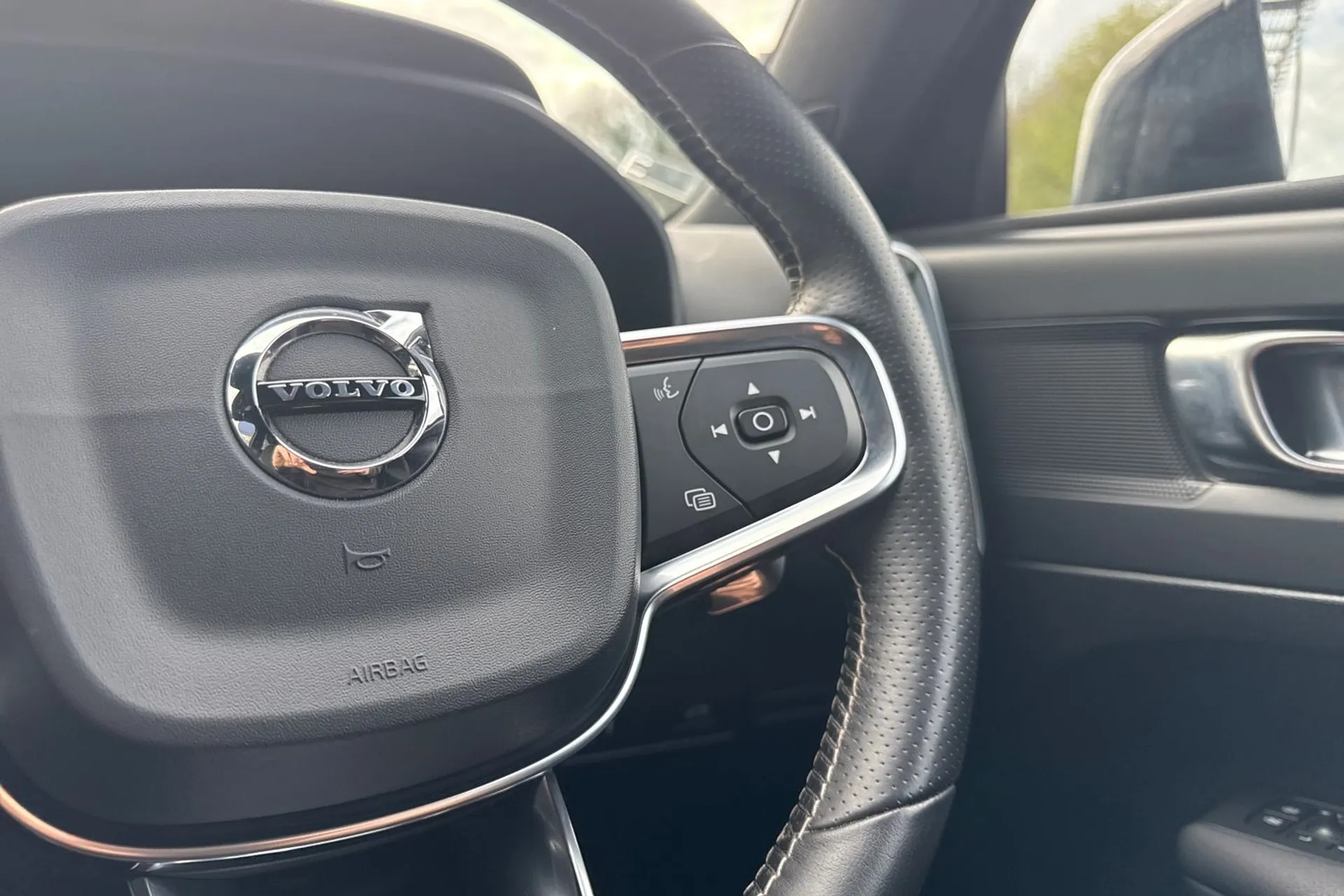 Volvo XC40 thumbnail image number 37