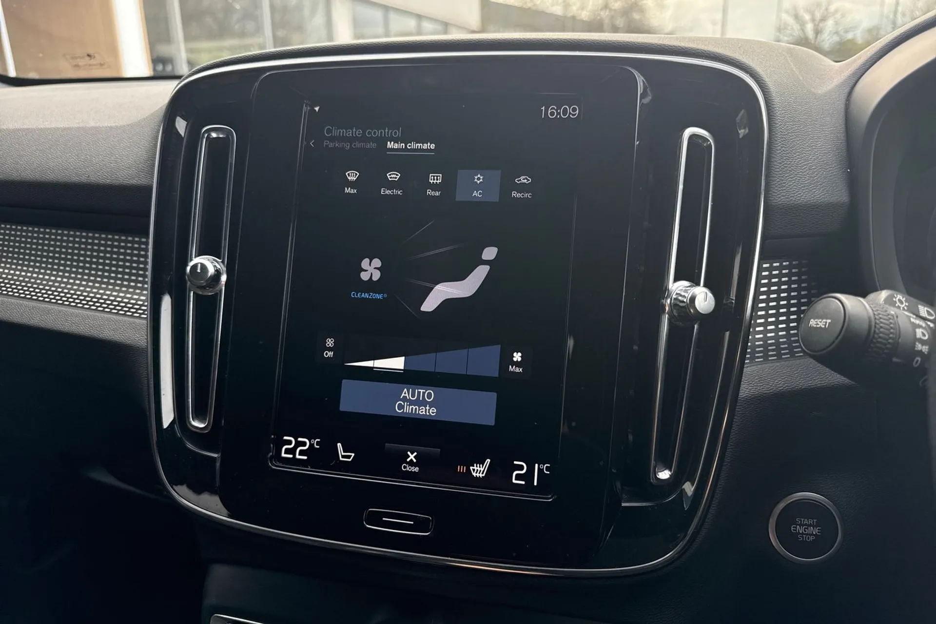 Volvo XC40 thumbnail image number 38