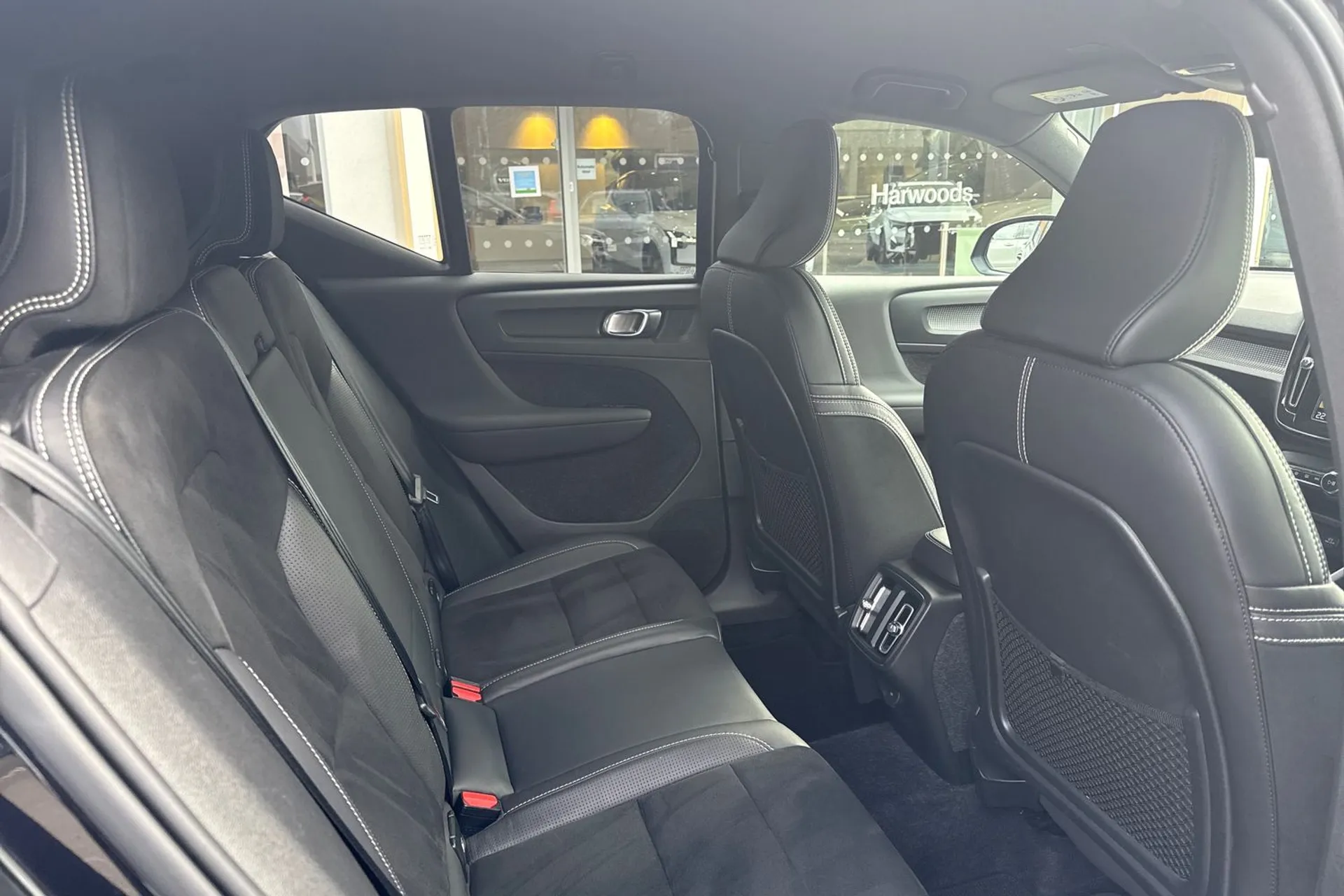 Volvo XC40 thumbnail image number 23