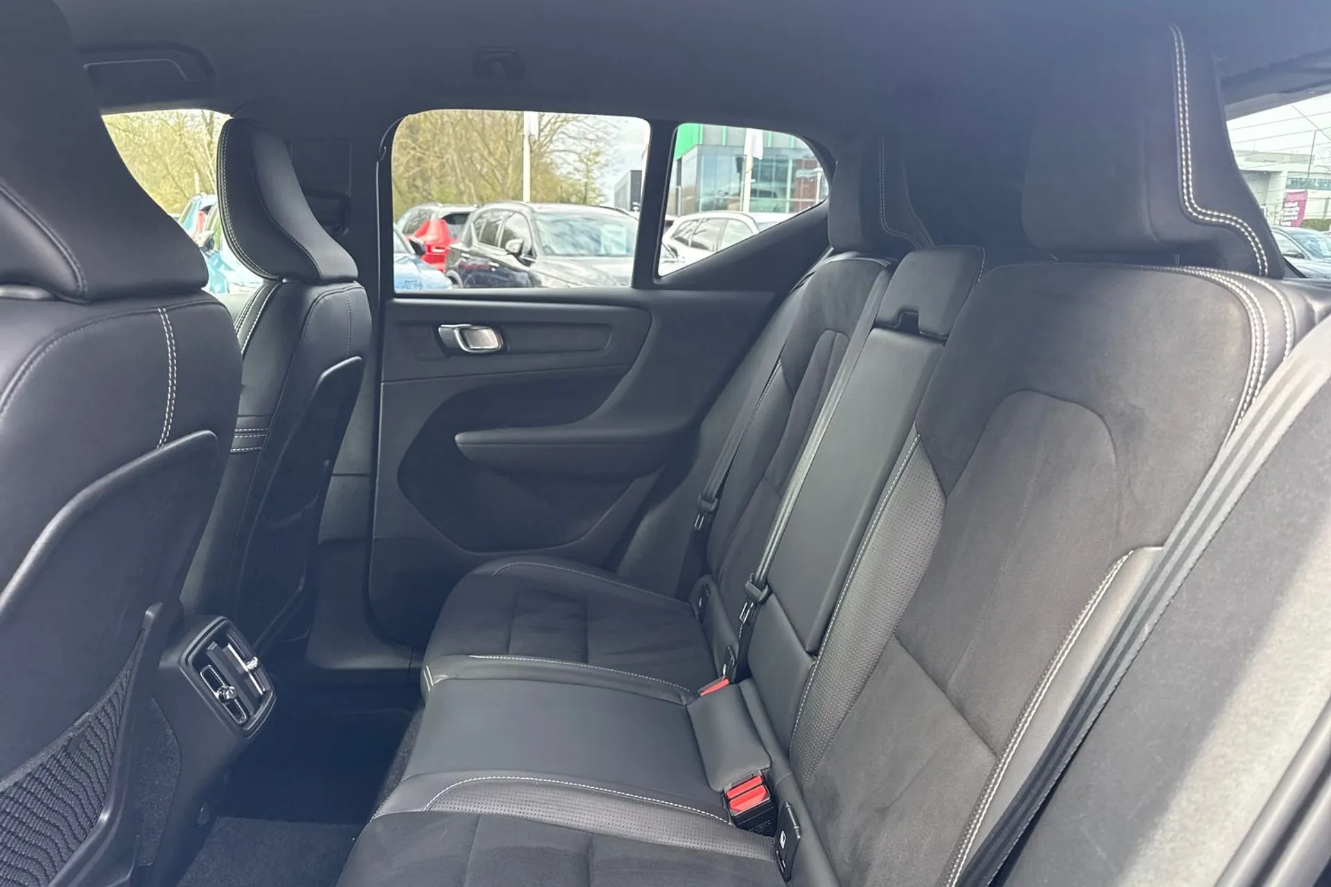 Volvo XC40 thumbnail image number 30