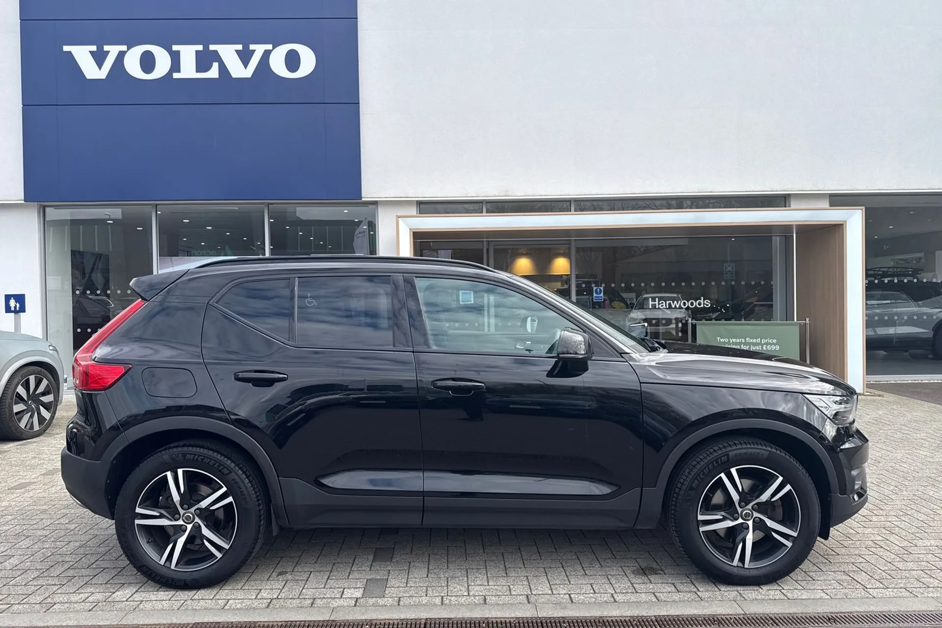 Volvo XC40 thumbnail image number 2