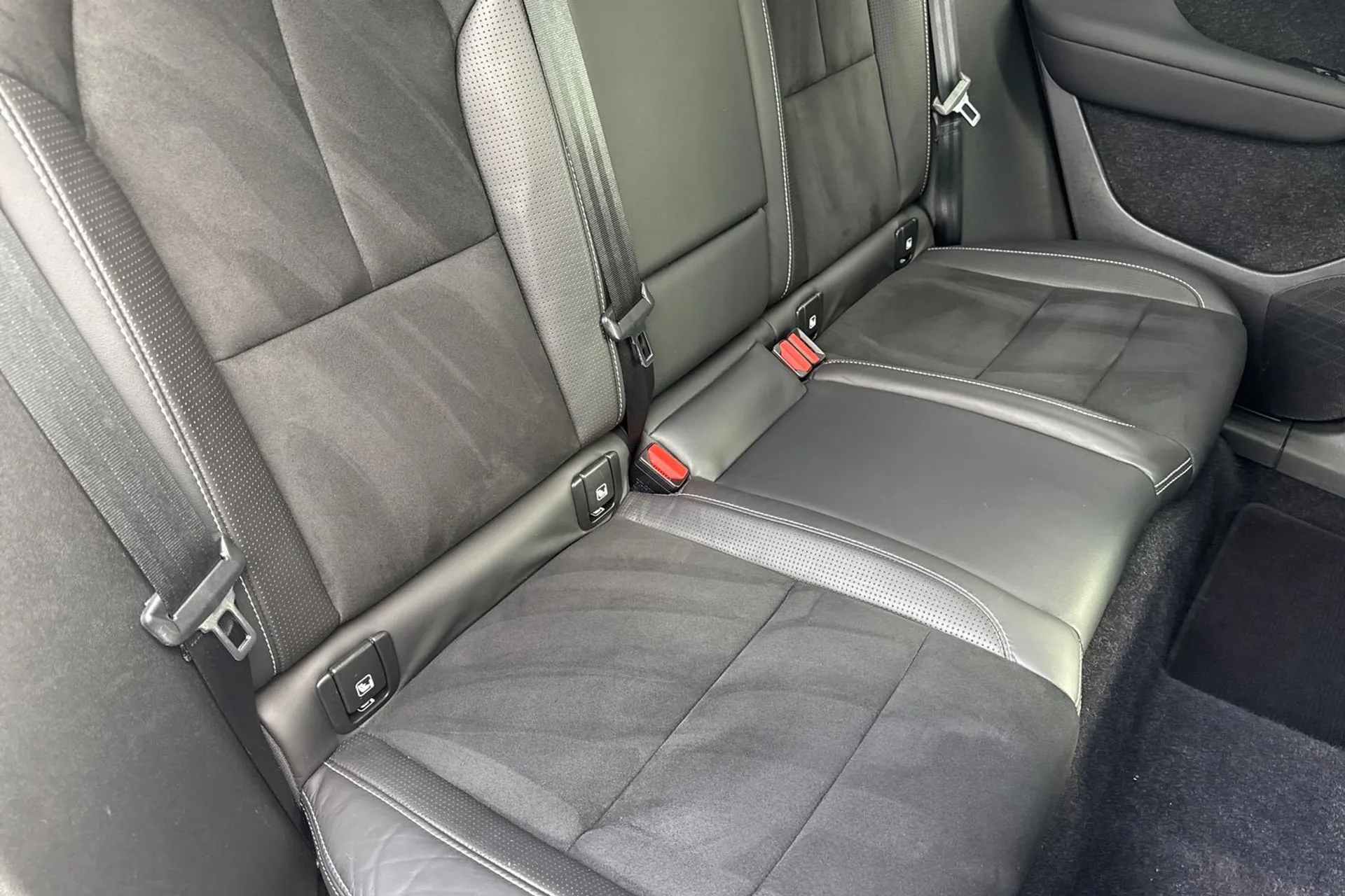 Volvo XC40 thumbnail image number 25