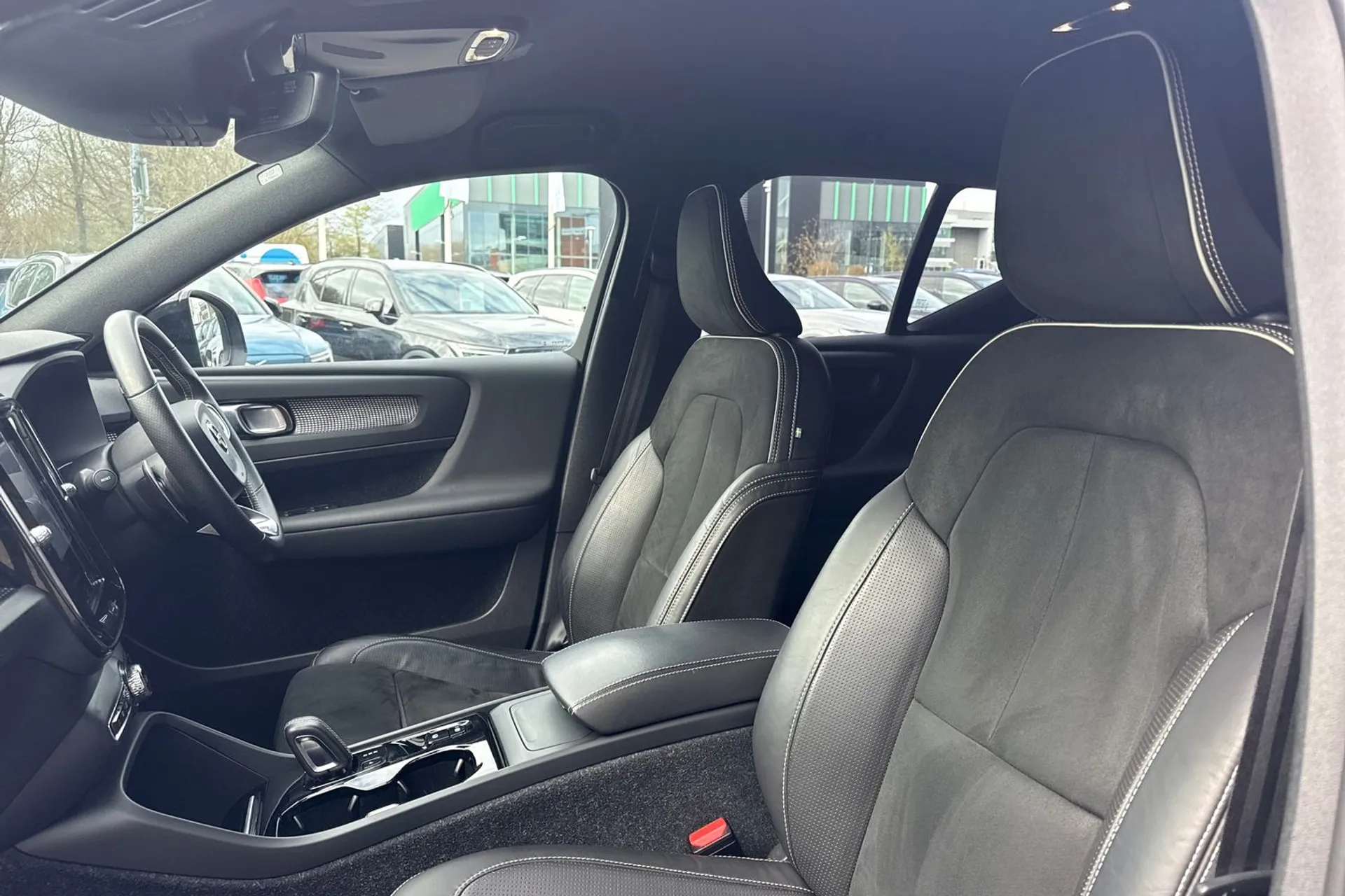 Volvo XC40 thumbnail image number 28