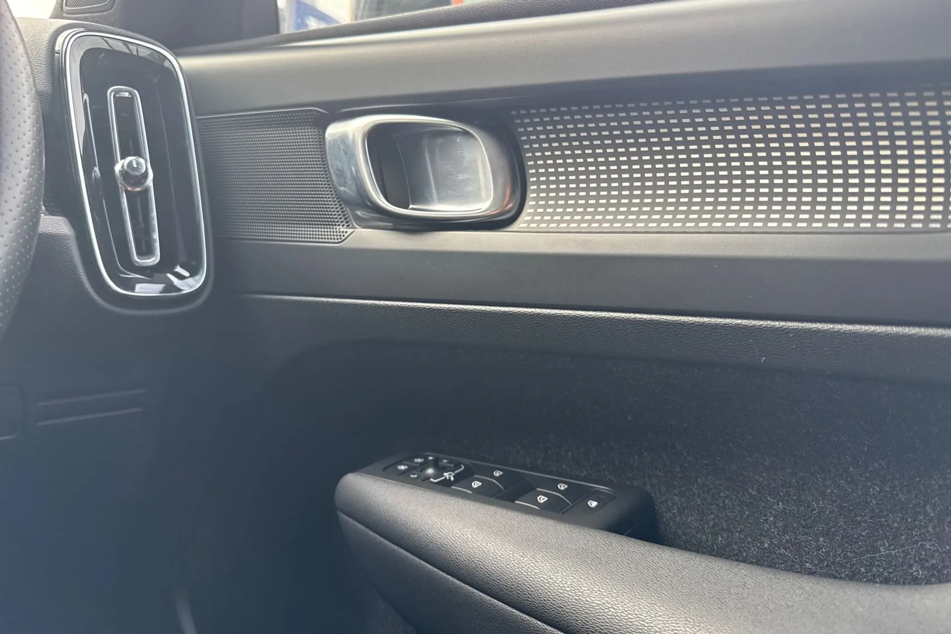 Volvo XC40 thumbnail image number 42