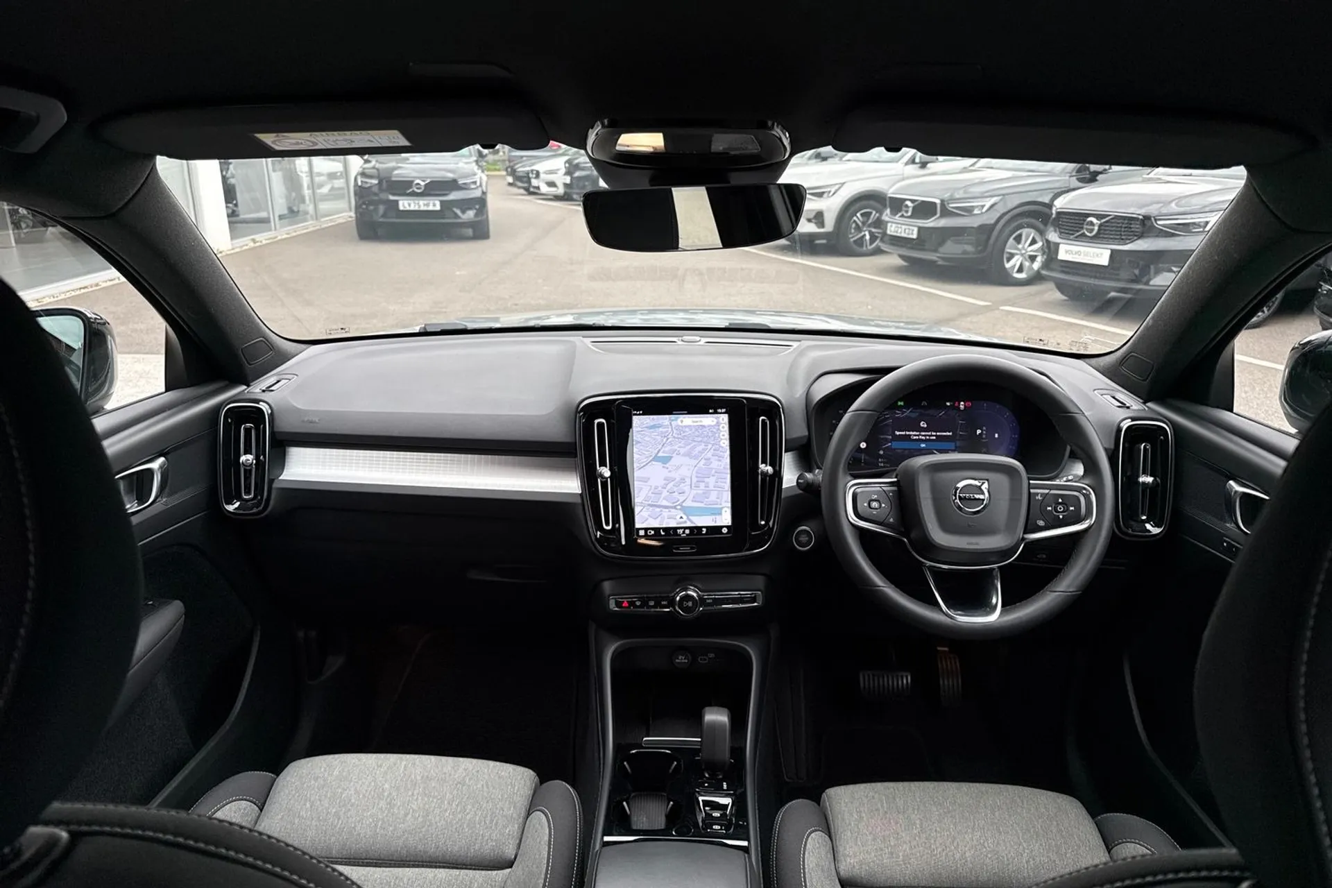 Volvo XC40 thumbnail image number 3