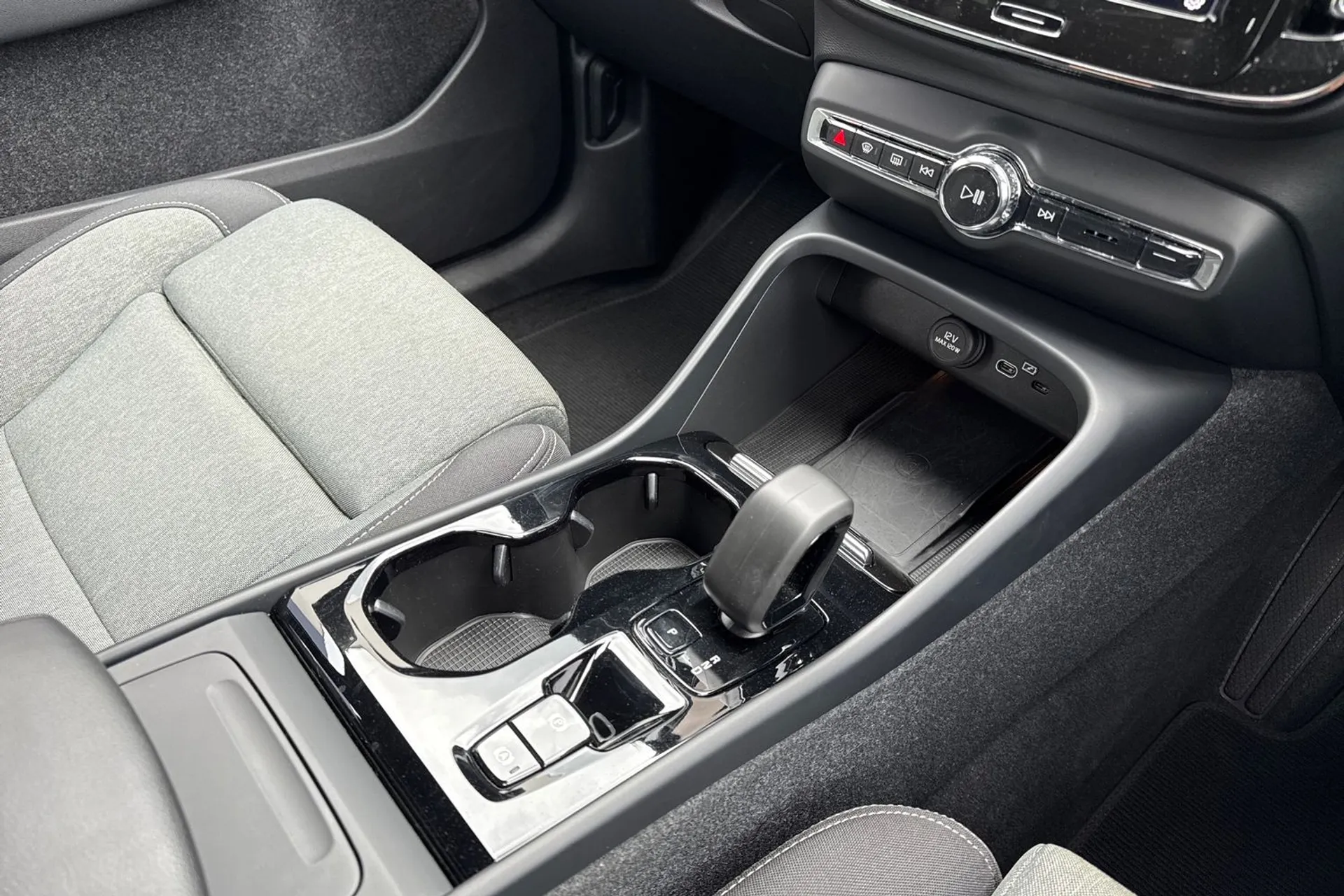 Volvo XC40 thumbnail image number 42