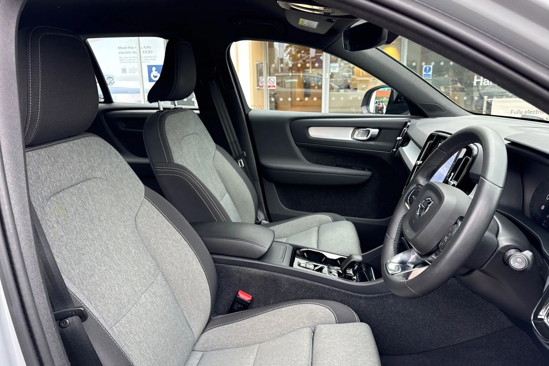 Volvo XC40 thumbnail image number 24