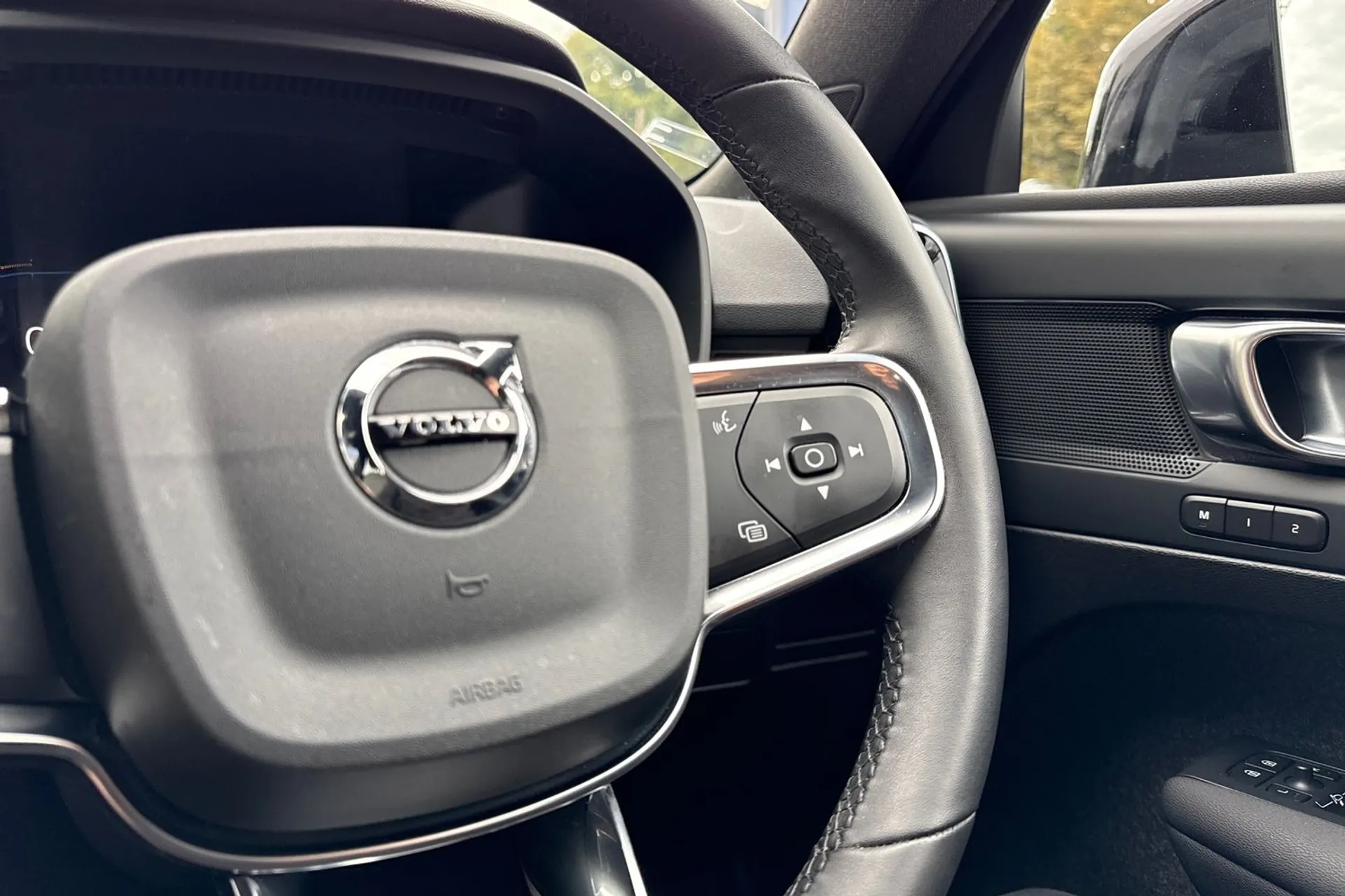 Volvo XC40 thumbnail image number 35