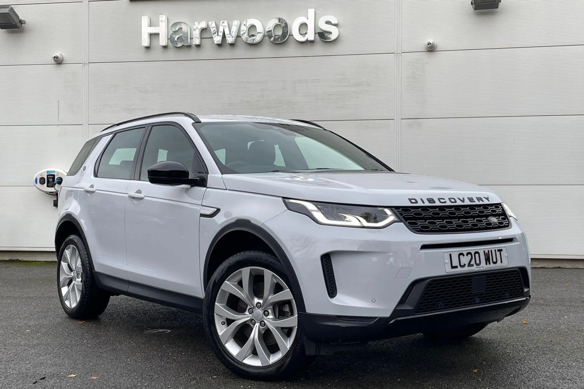 LAND ROVER DISCOVERY SPORT focused image