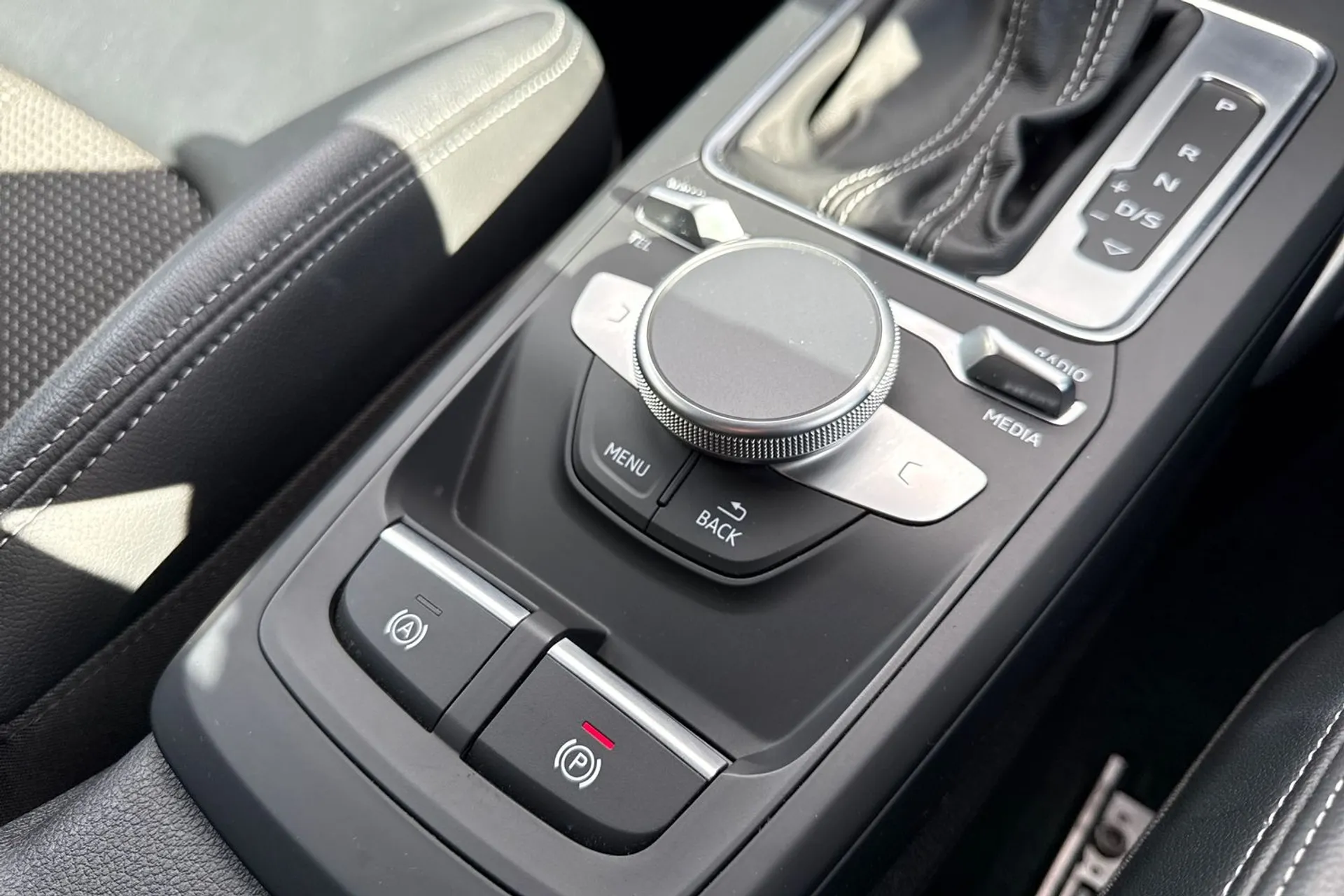 Audi Q2 thumbnail image number 23