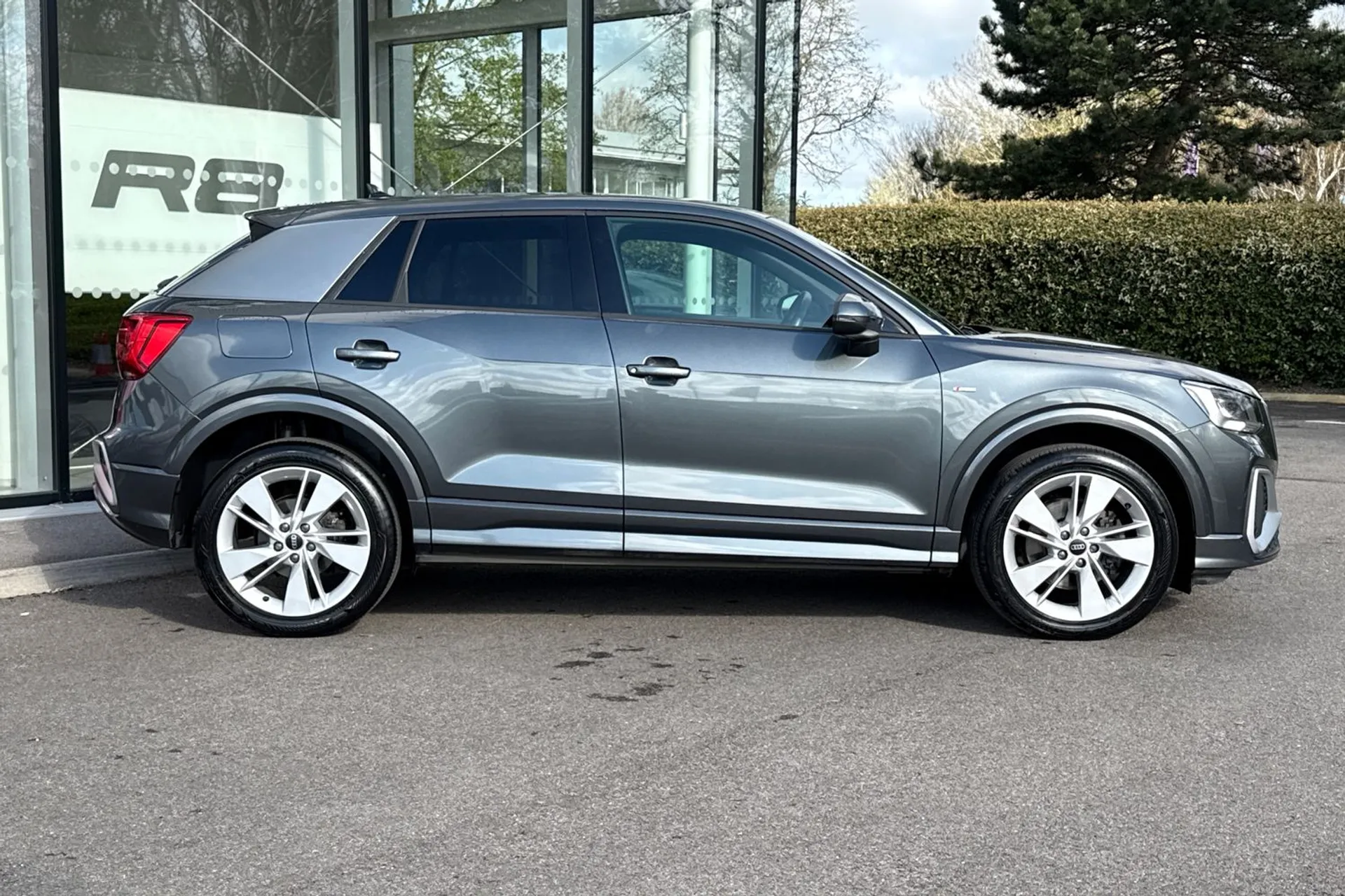 Audi Q2 thumbnail image number 2