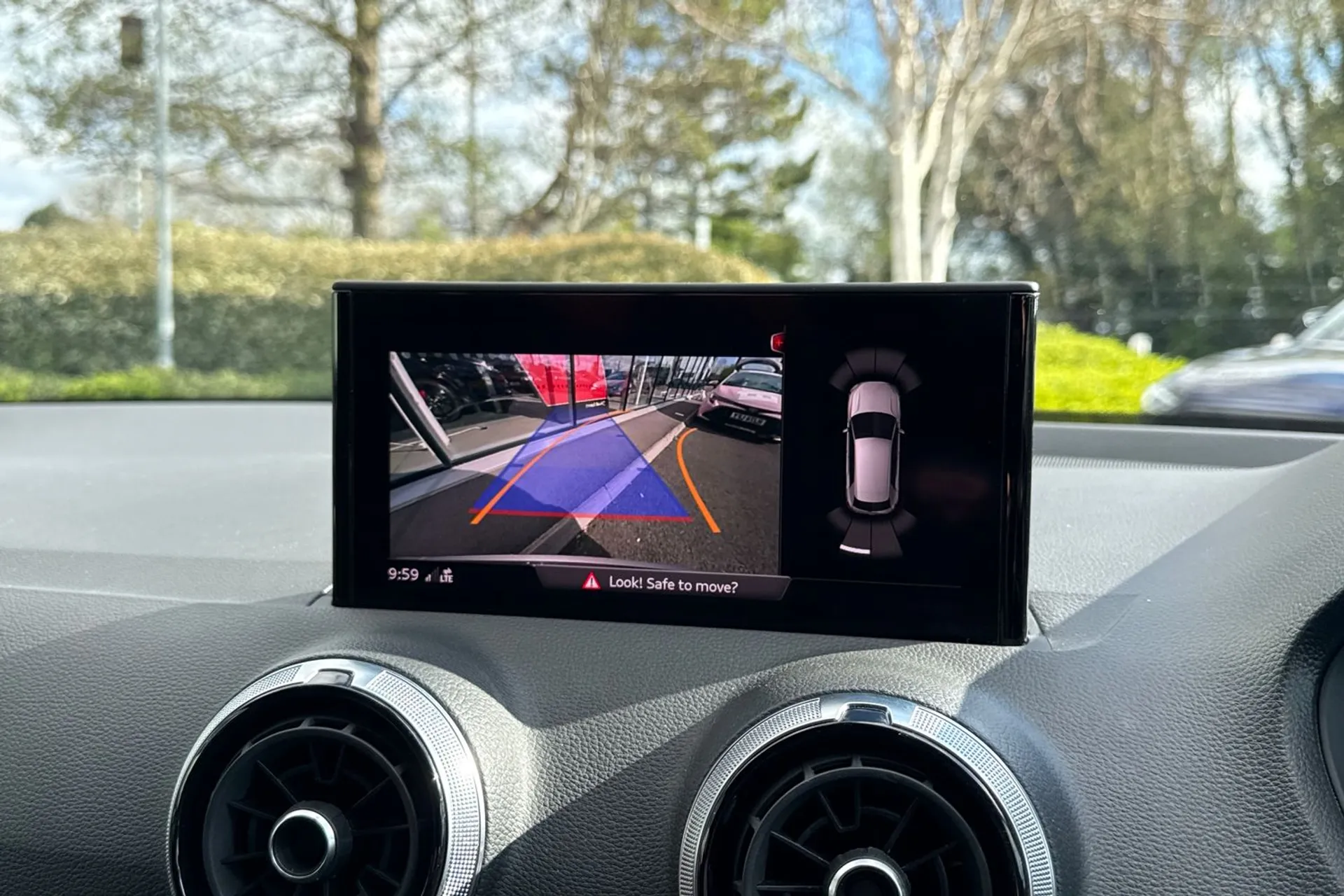 Audi Q2 thumbnail image number 4