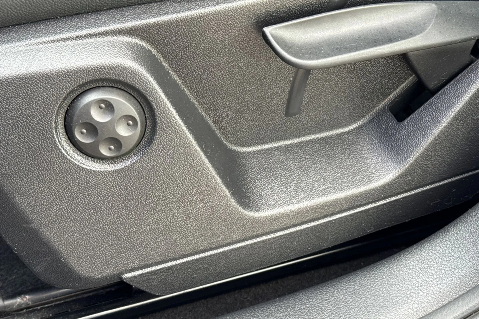 Audi Q2 thumbnail image number 41