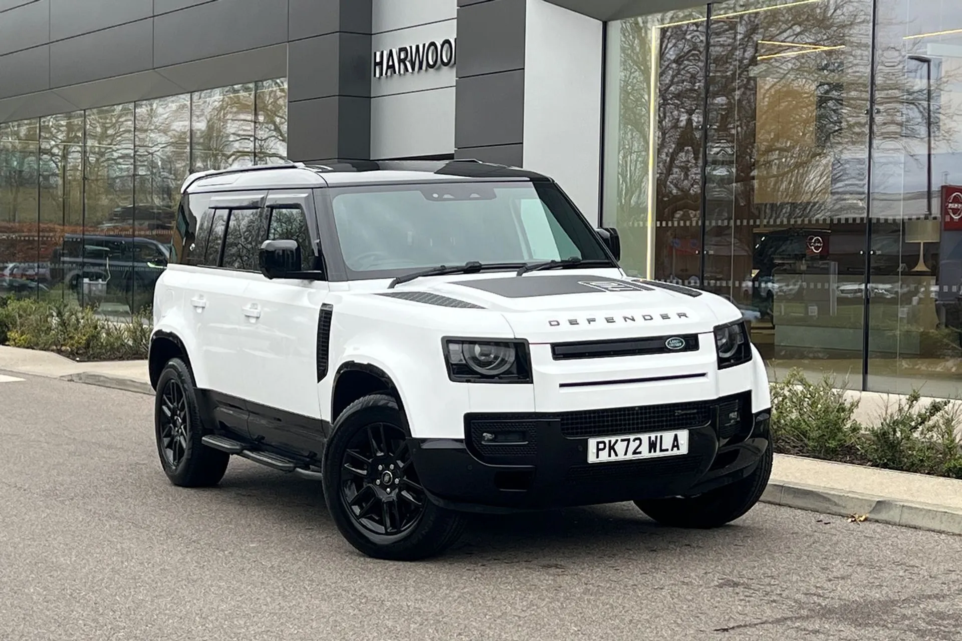 LAND ROVER DEFENDER focused image