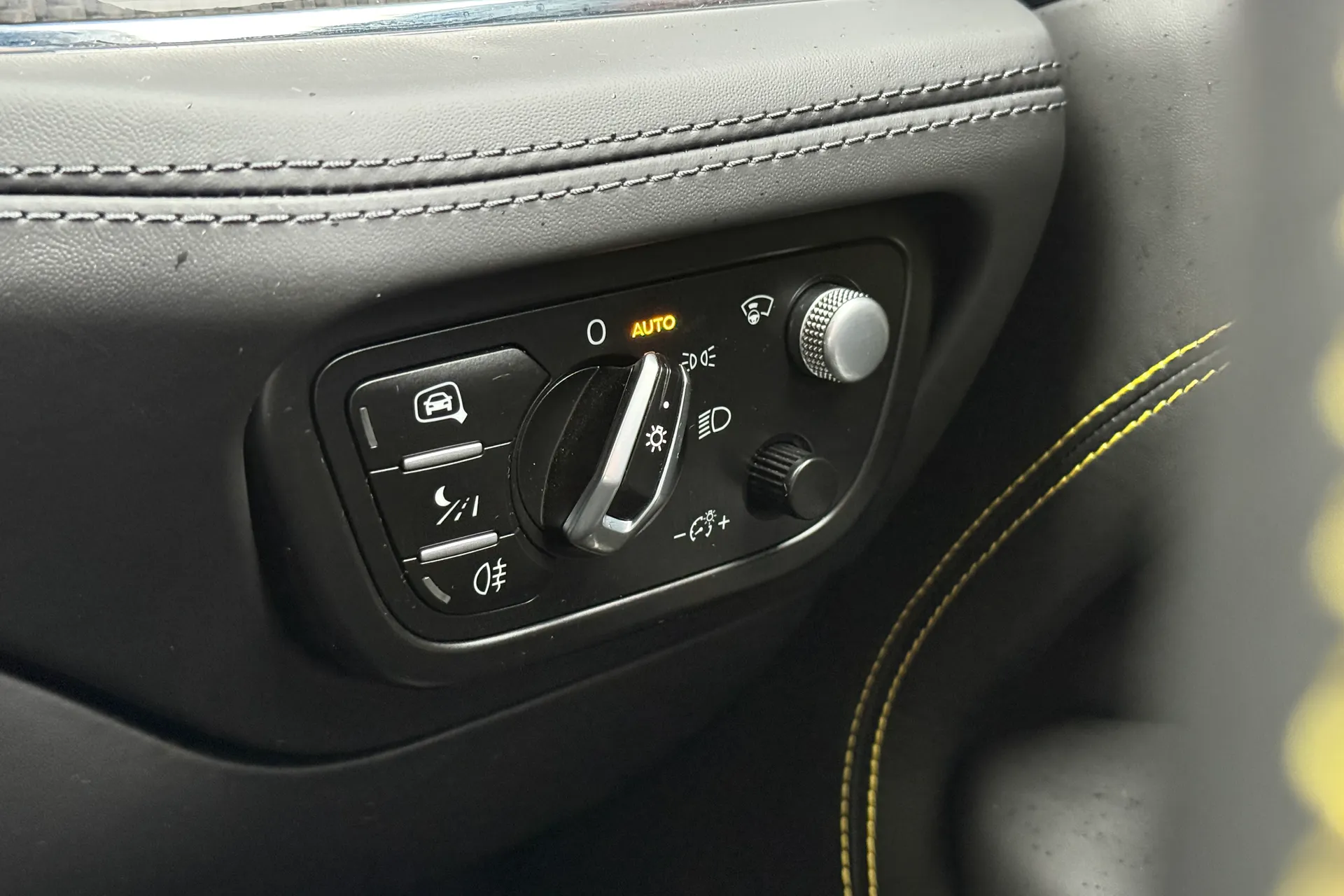 Bentley BENTAYGA thumbnail image number 25