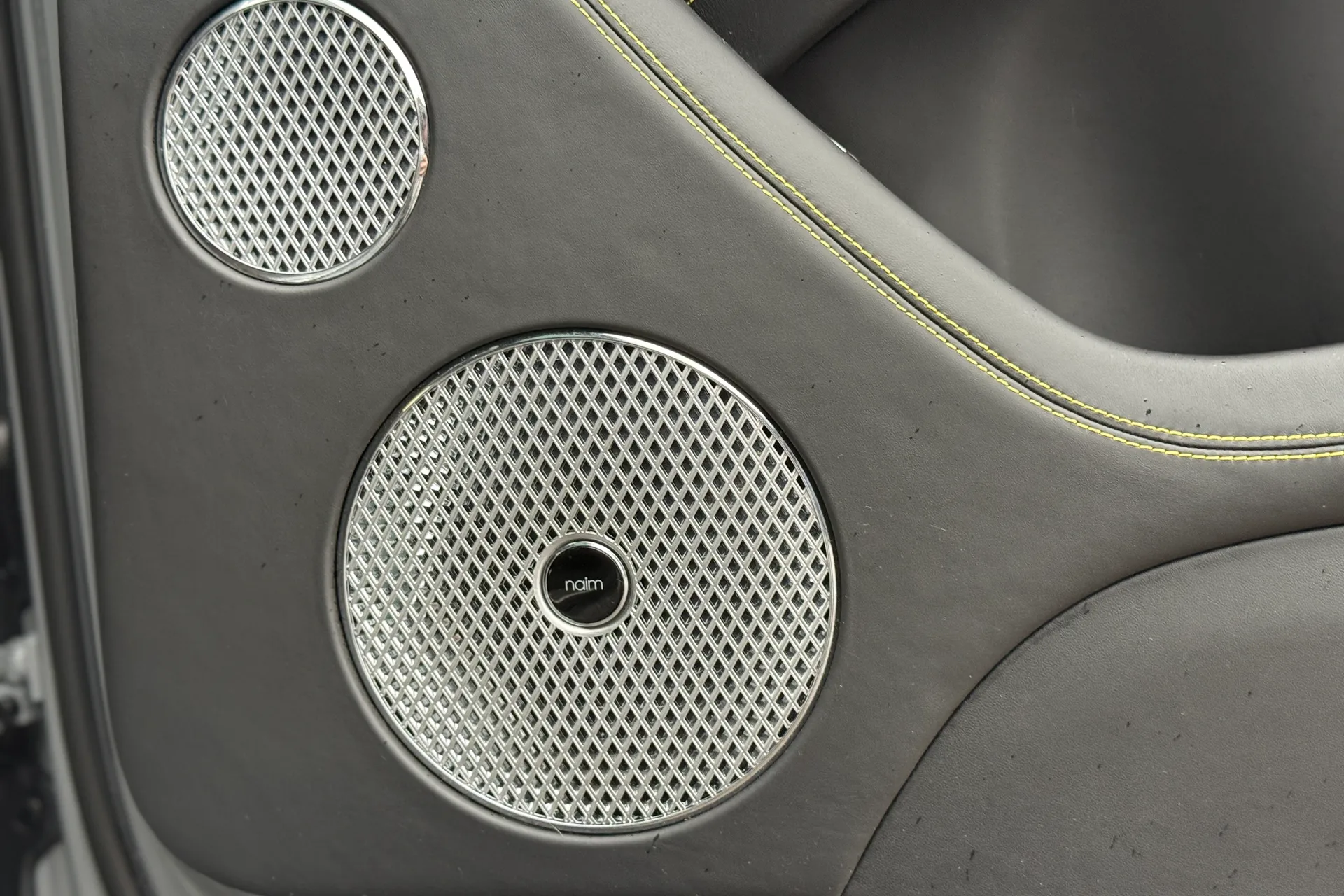 Bentley BENTAYGA thumbnail image number 32