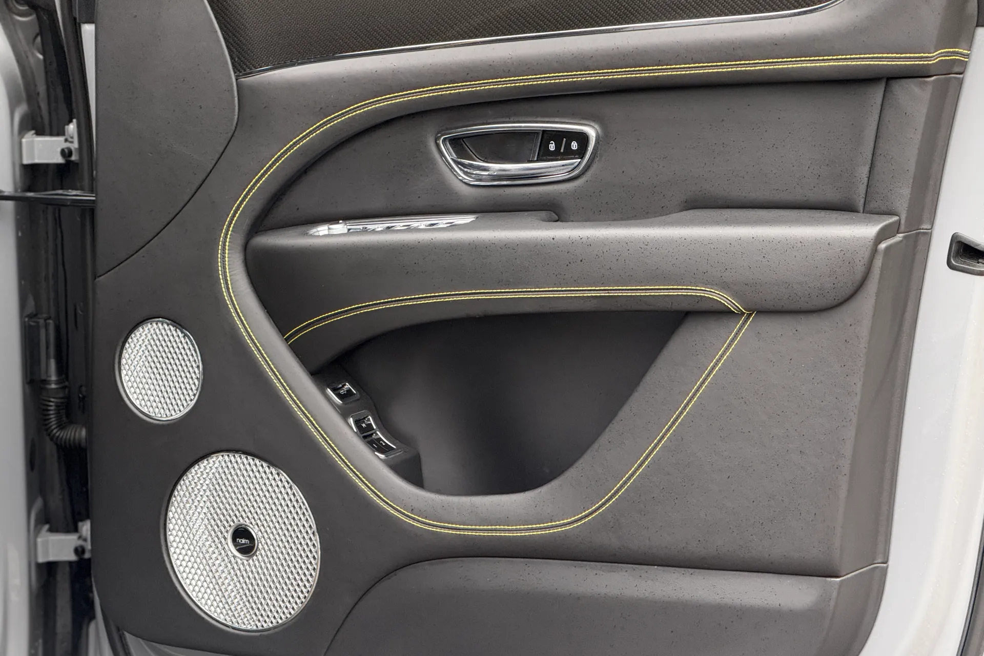 Bentley BENTAYGA thumbnail image number 11