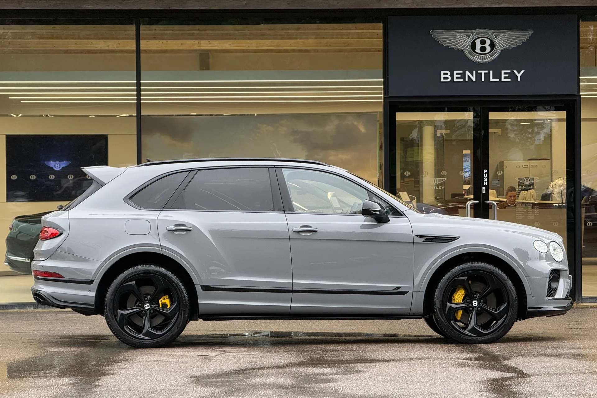 Bentley BENTAYGA thumbnail image number 4