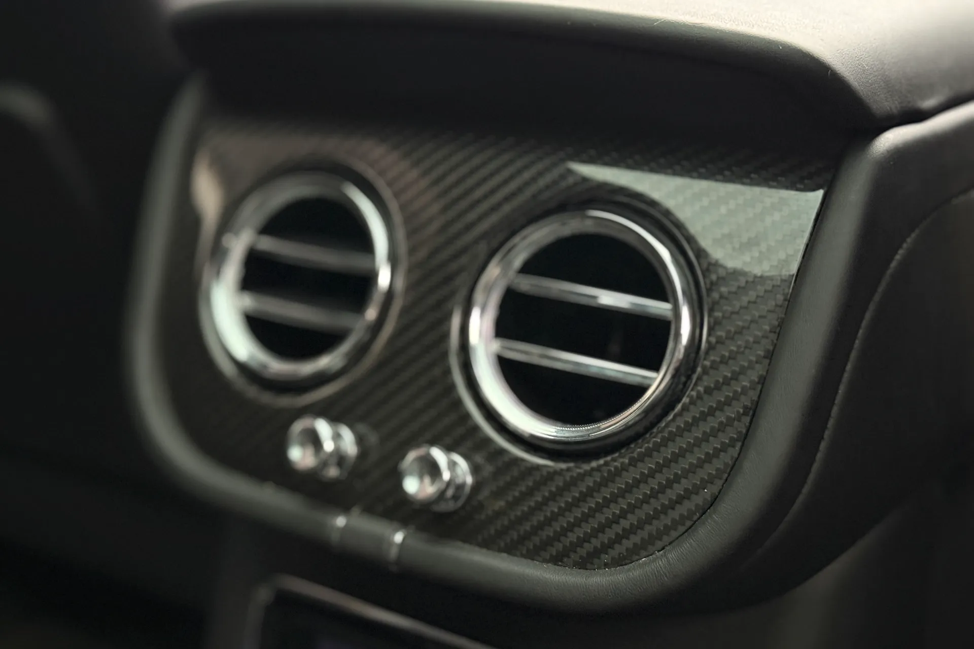 Bentley BENTAYGA thumbnail image number 36