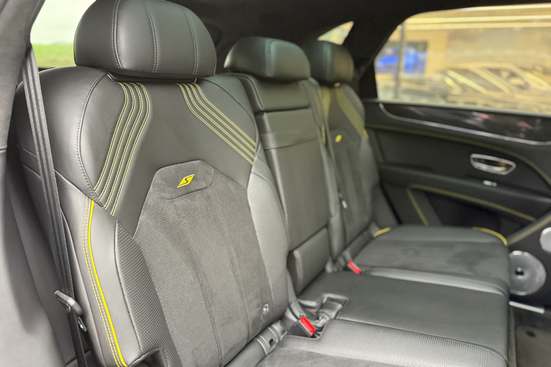 Bentley BENTAYGA thumbnail image number 35