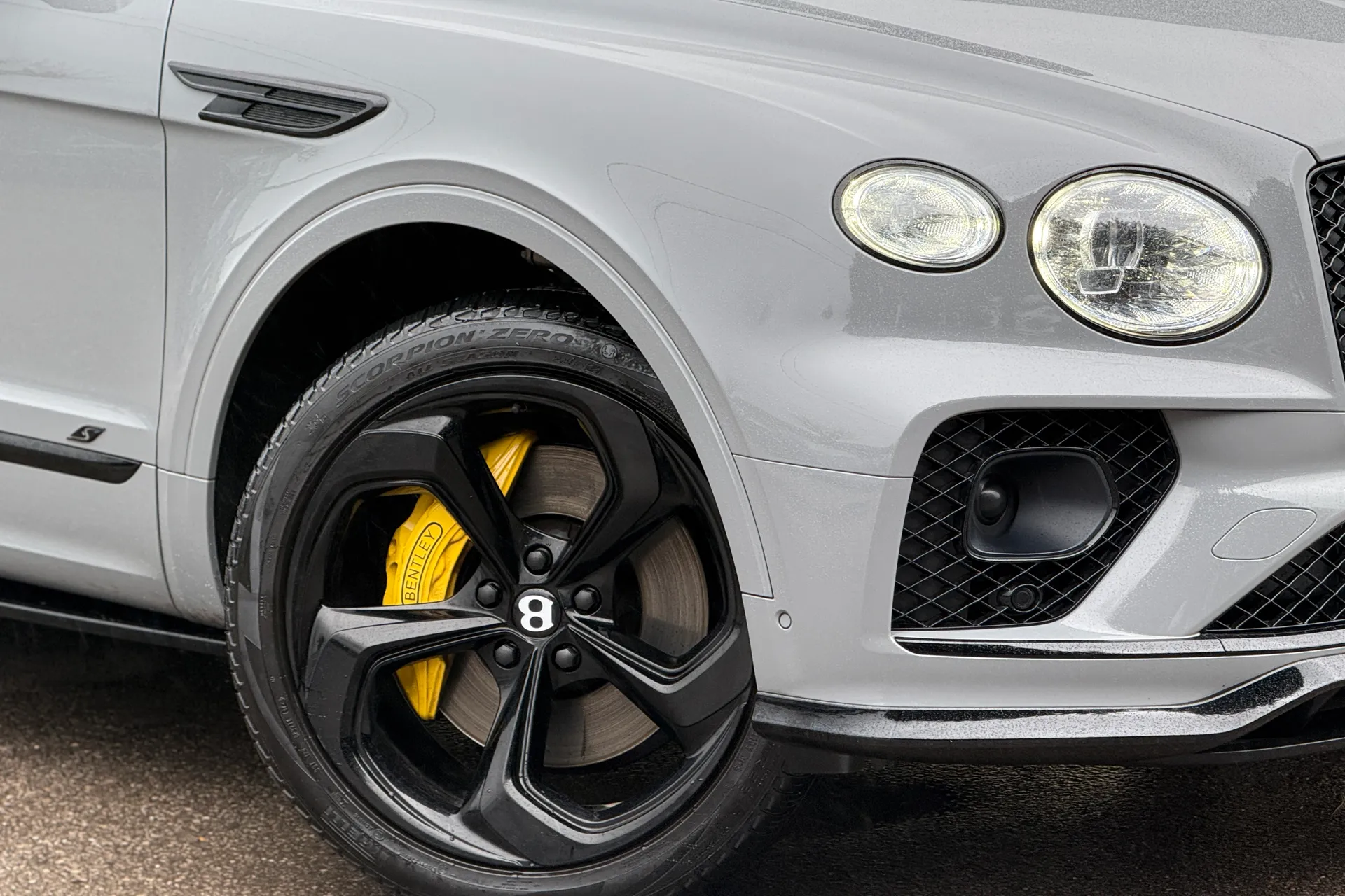 Bentley BENTAYGA thumbnail image number 2